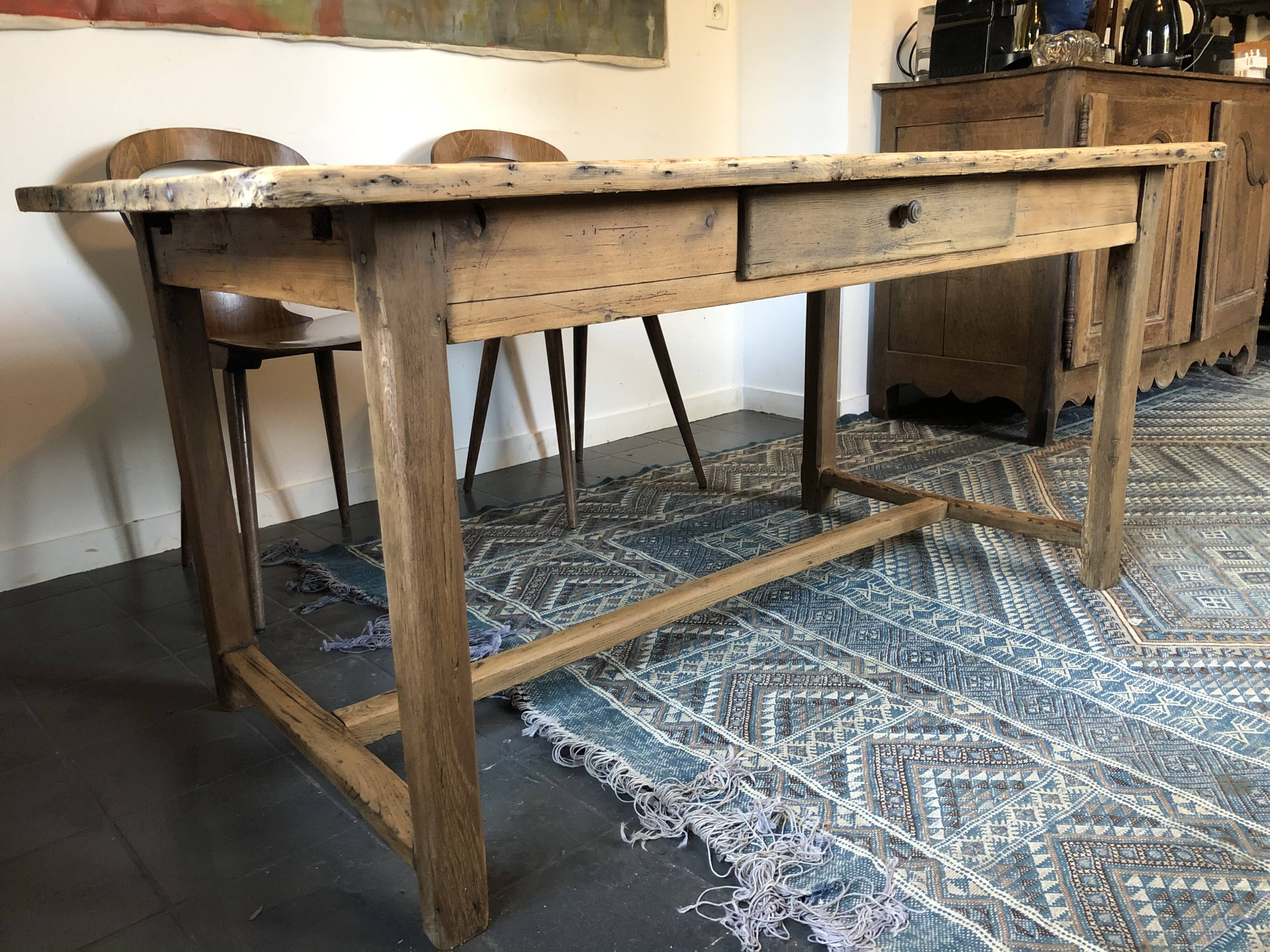 Farm table