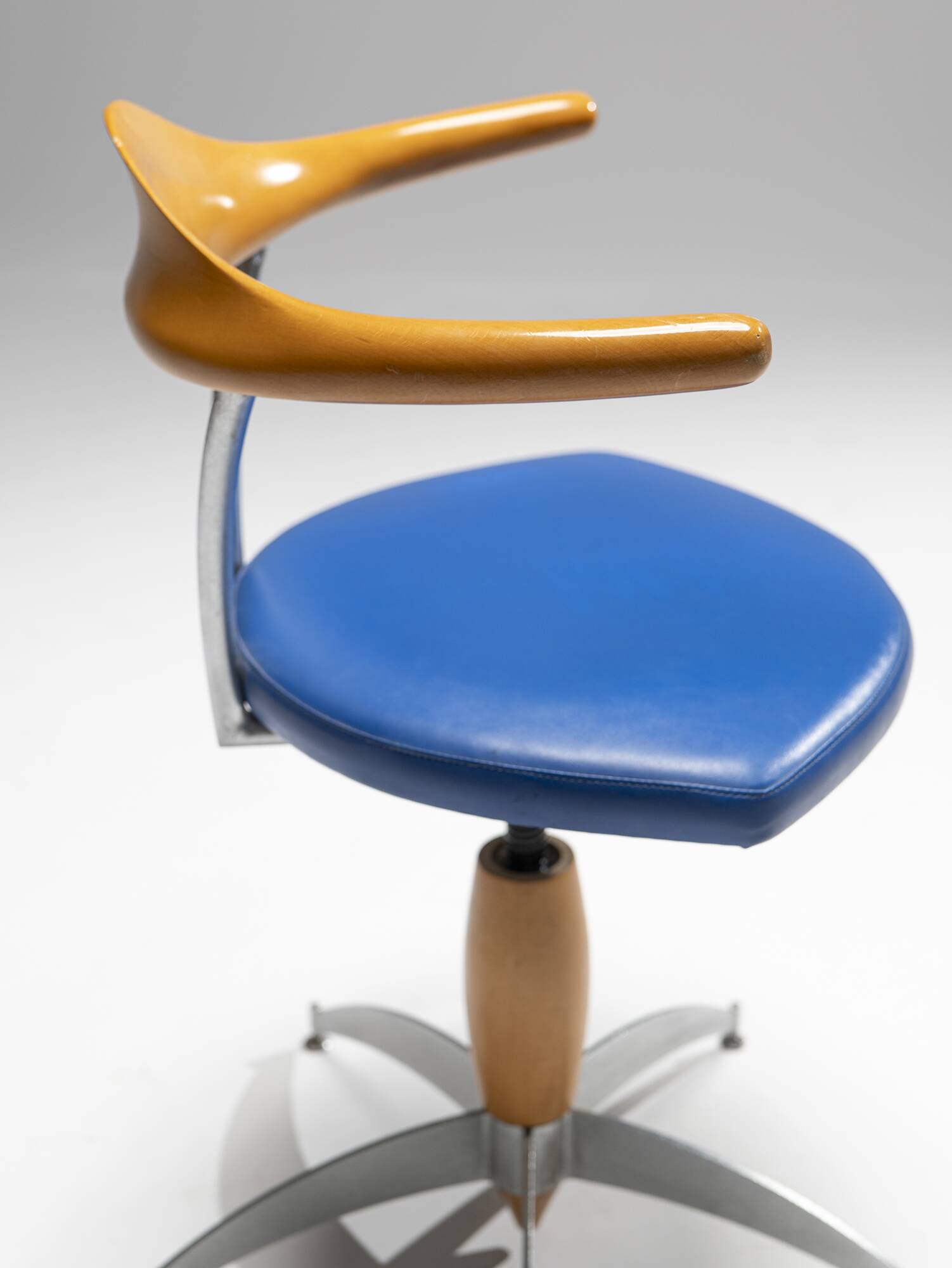 Chaise pivotante, Italie, années 1980