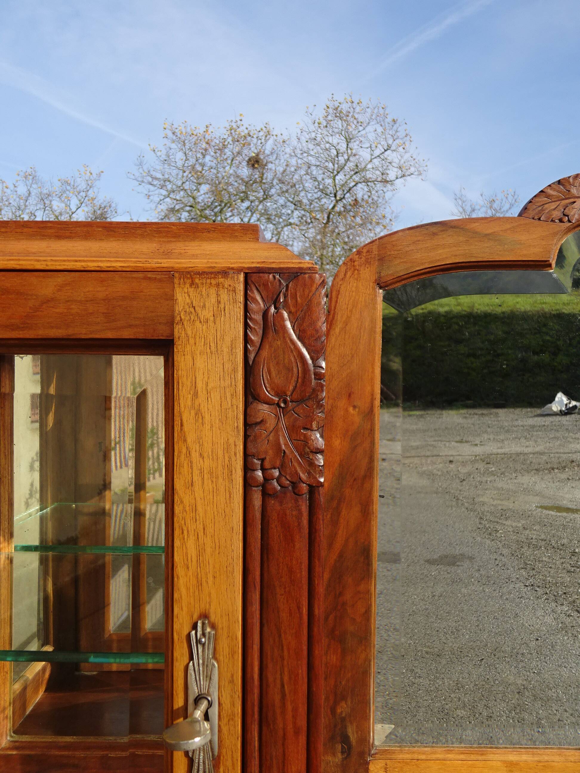 Buffet Art Déco en noyer avec marbres et guérites