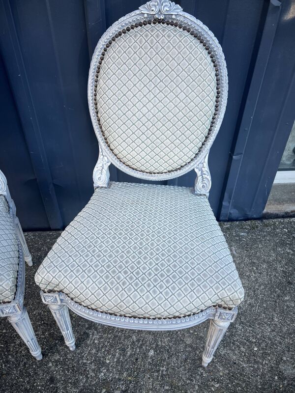 Paire de chaises de Style Louis XVI laquées