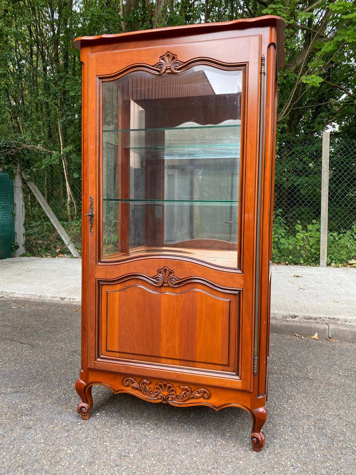 Vitrine argentier style Louis XV en merisier fond miroir & étagères Verre 9