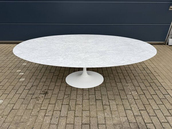 Table à manger ovale Knoll Tulip originale (244cm) en marbre de Carrare
