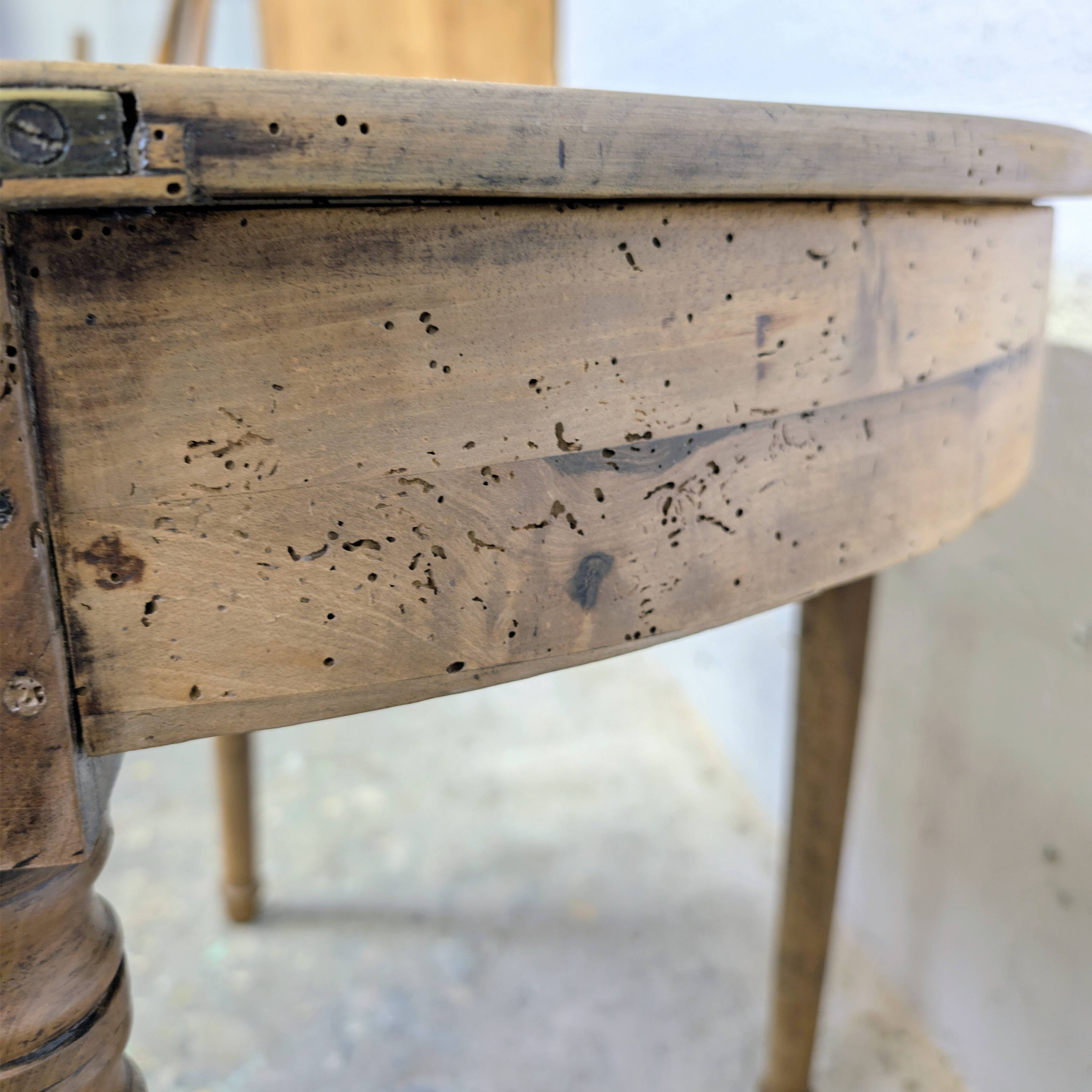 Half-moon table in walnut