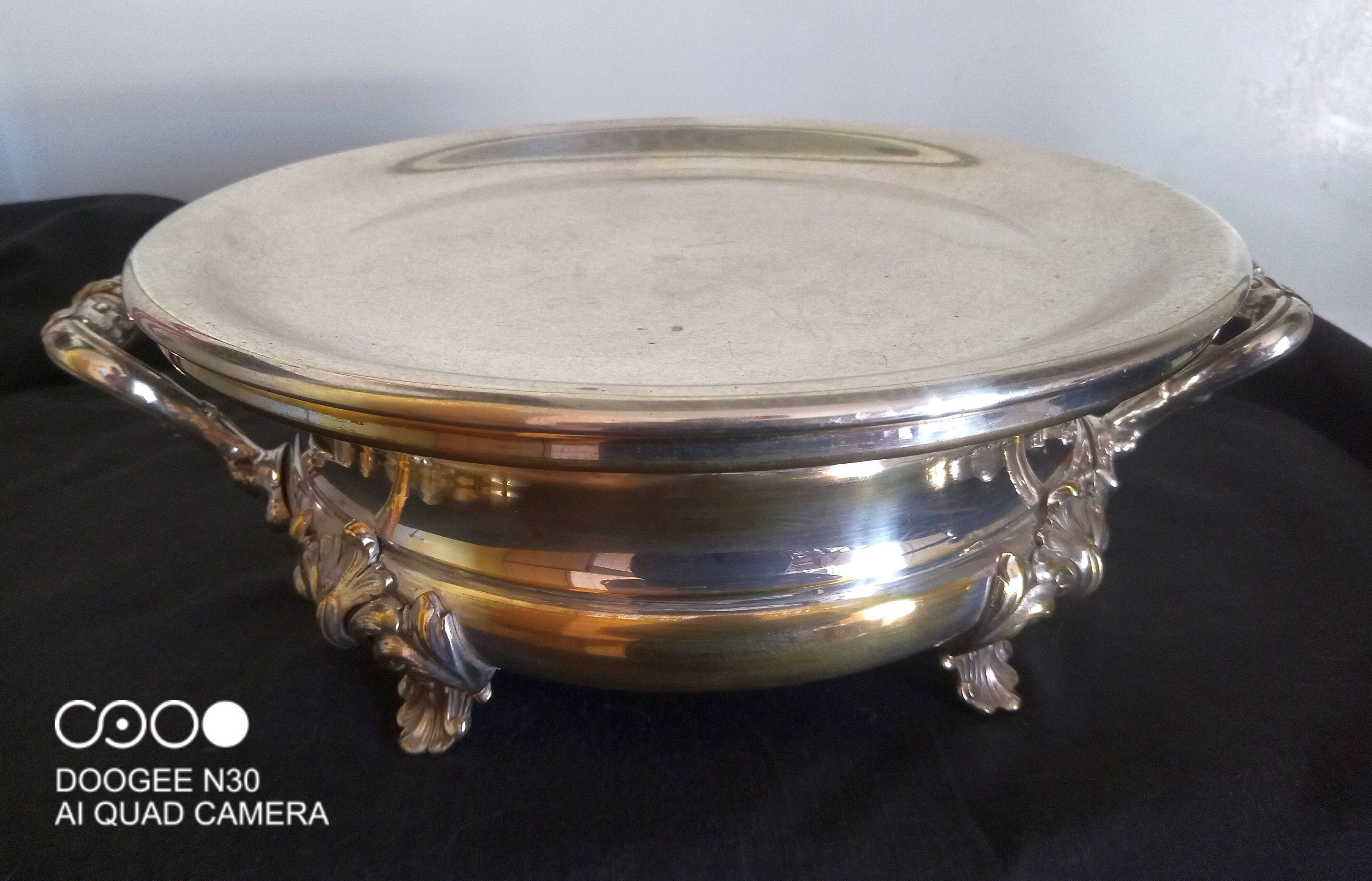 Orfèvrerie Christofle - Dish warmer in silver-plated metal, Louis XV style