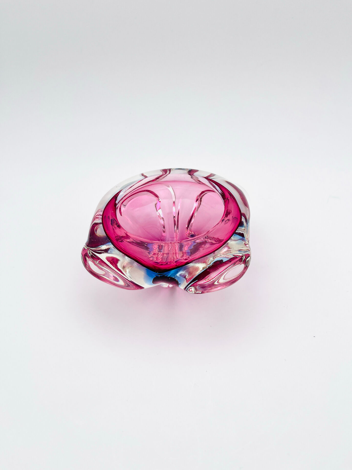 Bohême Crystal Pocket Bowl Hospodka Raspberry and Blue Reflections 1960