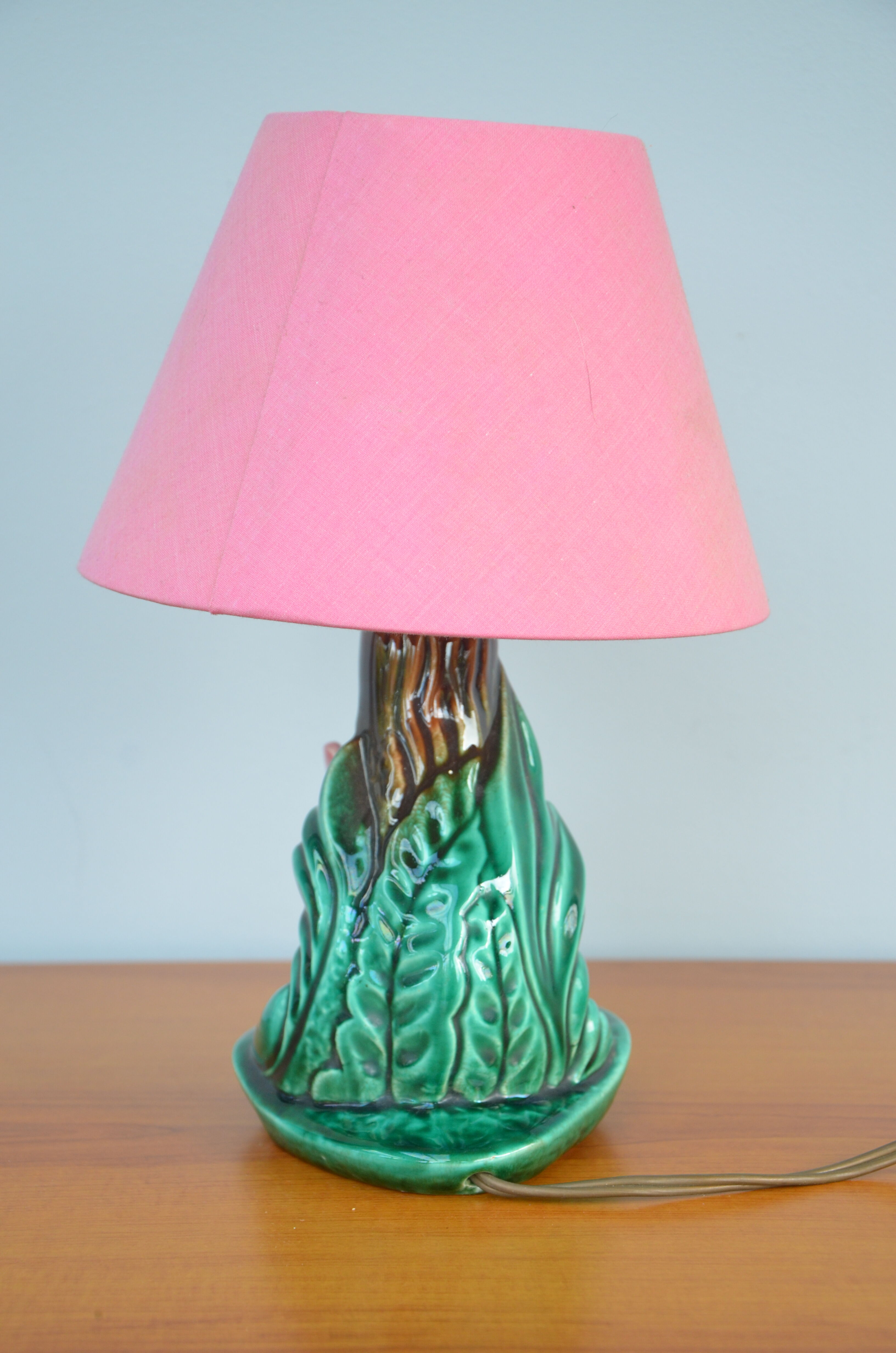 Barbtine lamp with little pink bird