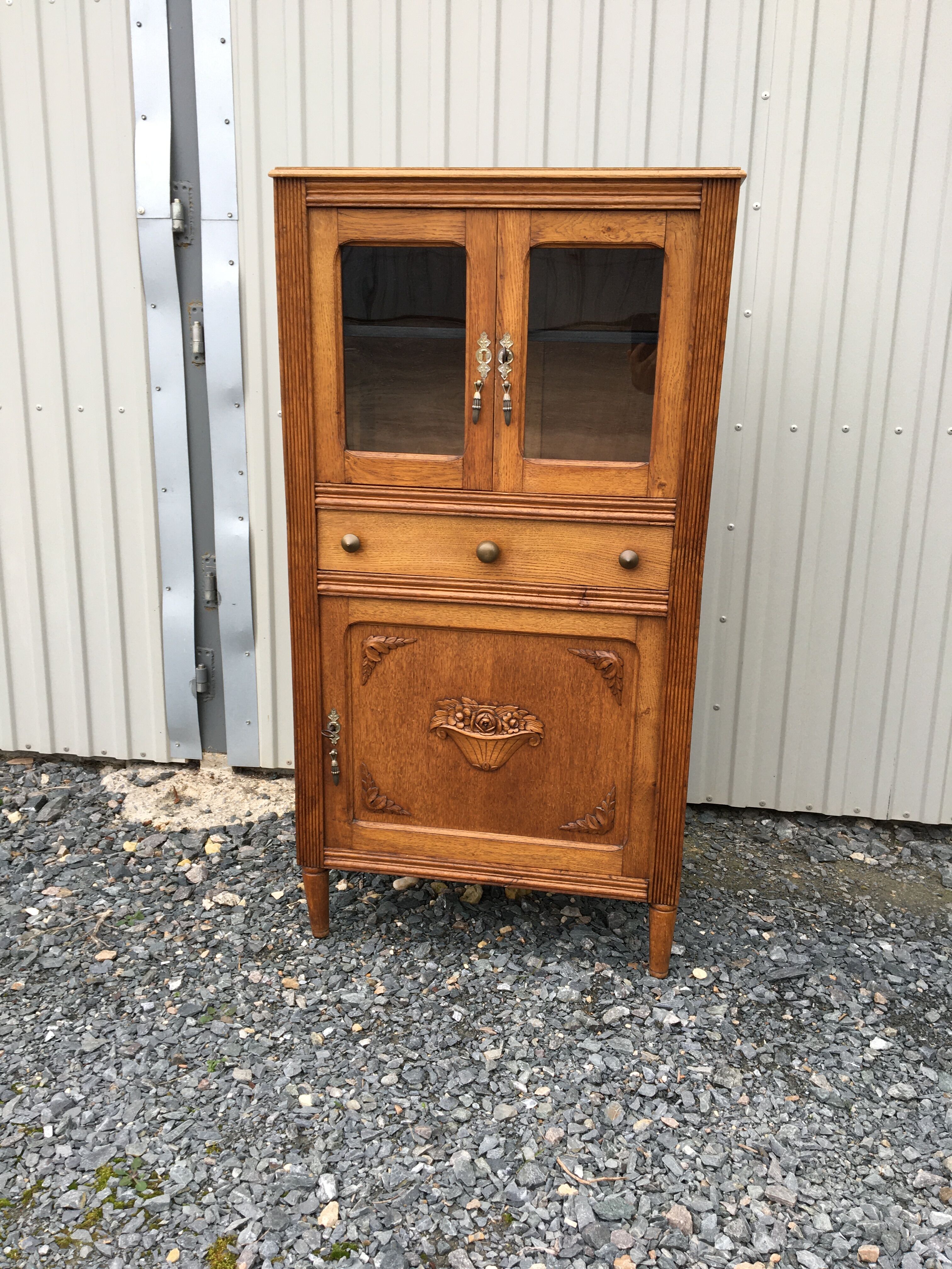Showcase cabinet from 1920
