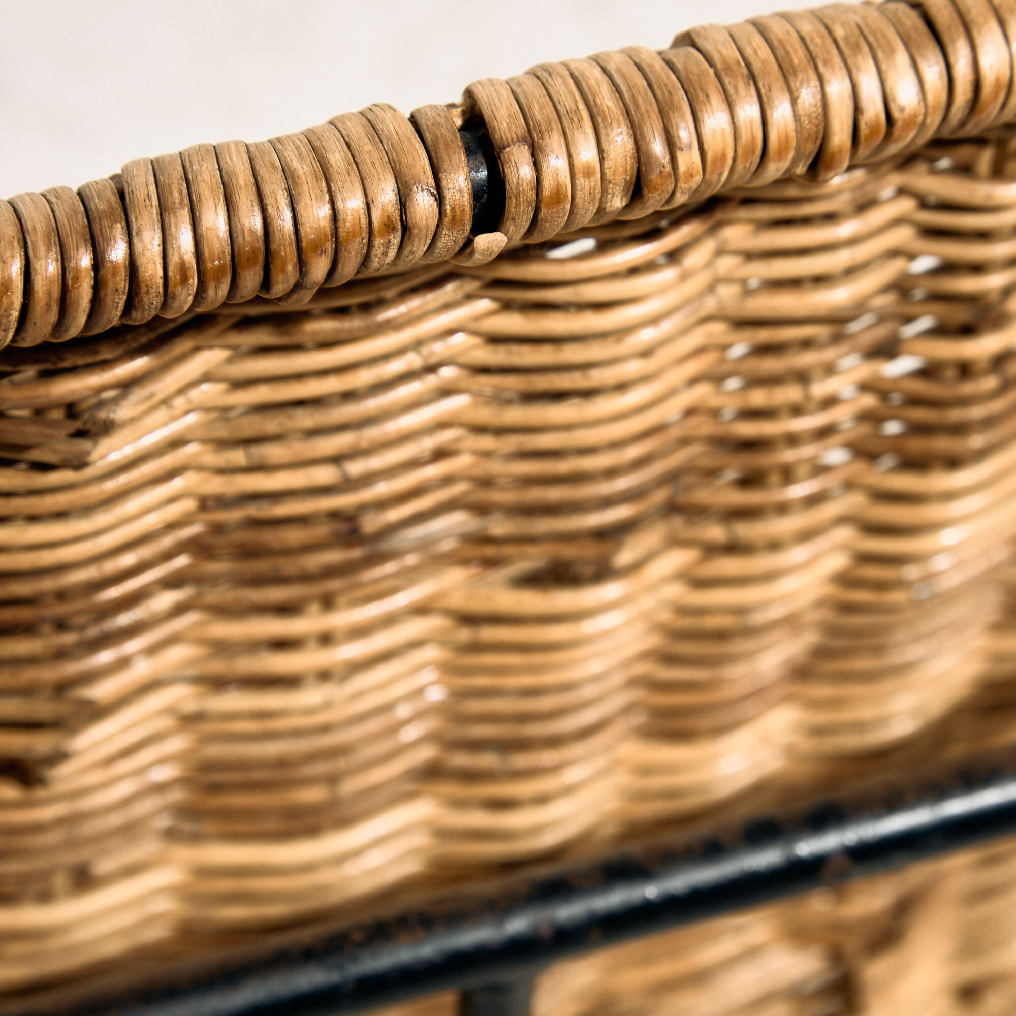 Chaise panier par Gian Franco Legler