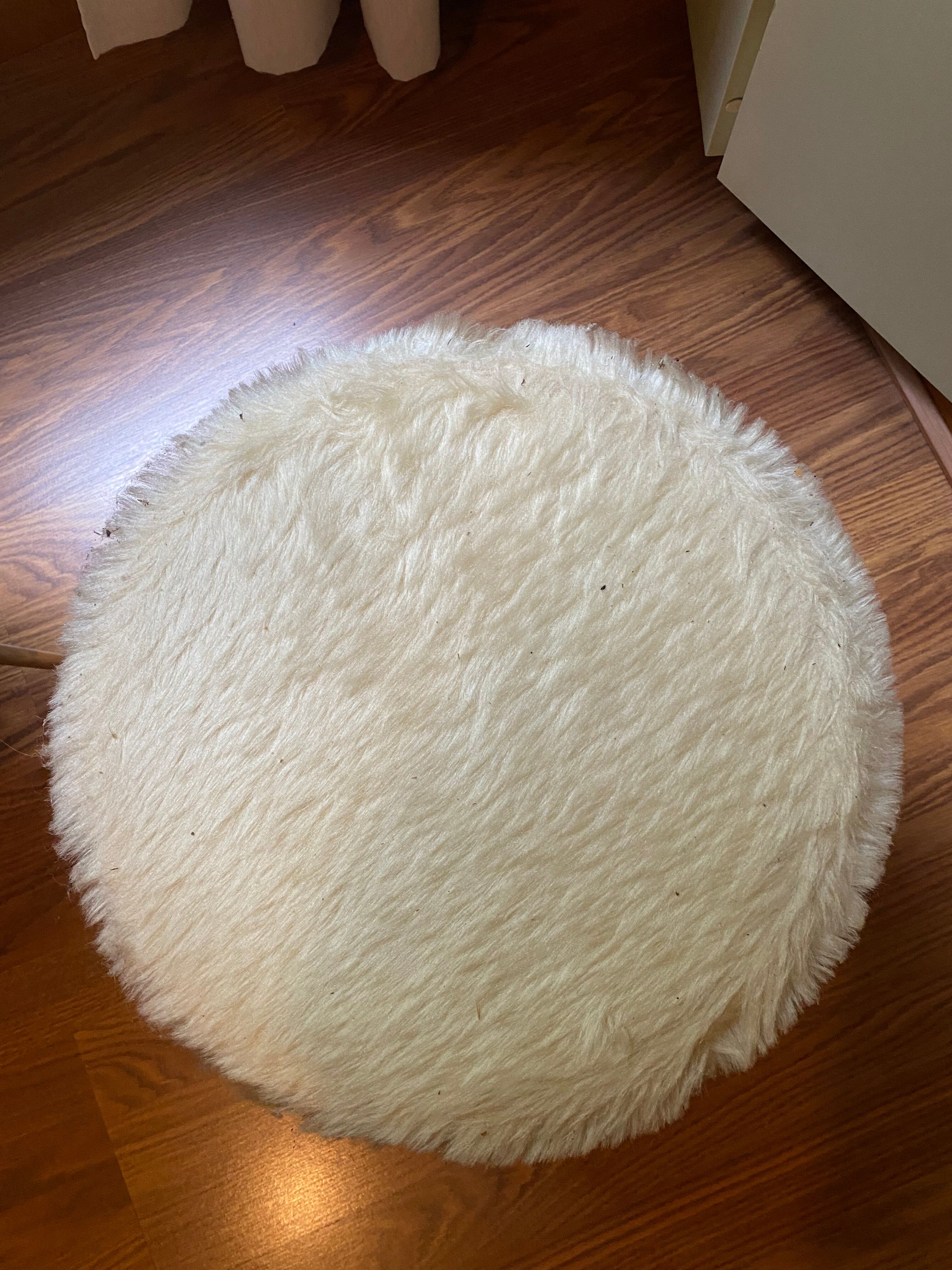 Lot 2 chaises et un pouf Pelfran