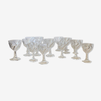 Service of 16 stemmed glasses in old twisted crystal