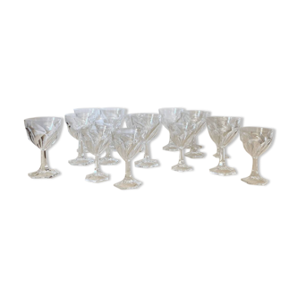 Service of 16 stemmed glasses in old twisted crystal