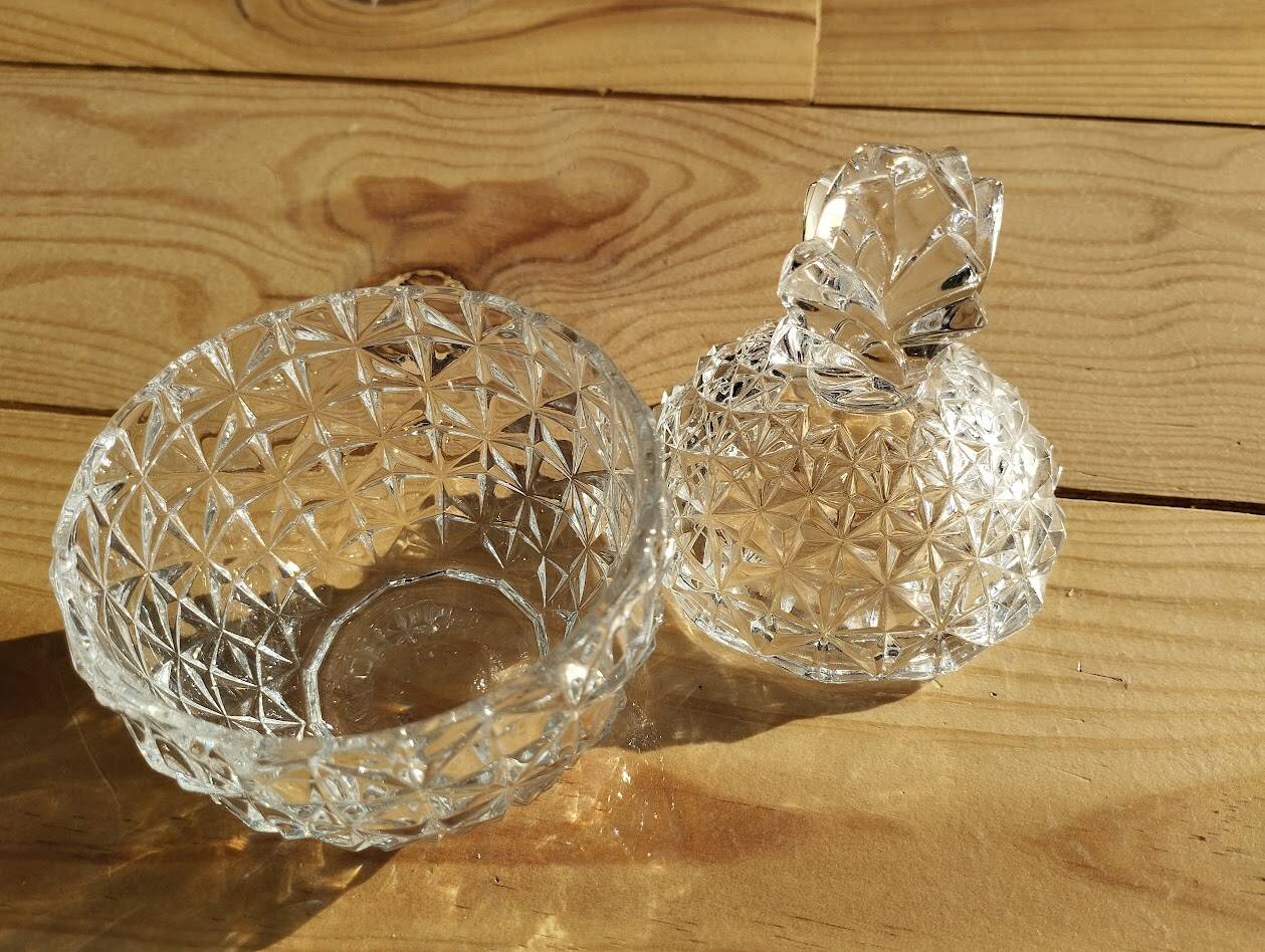 Cut crystal pineapple bonbonnière – Iconic decorative piece