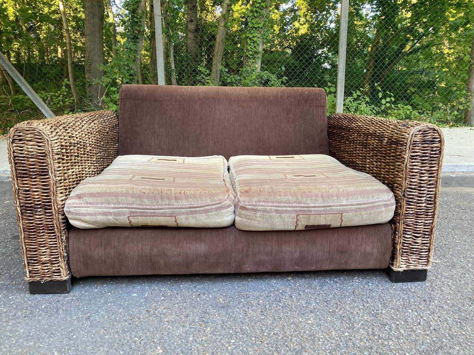 Exotic 2-seater sofa in woven banana tree / rattan and brown fabric.