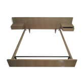Lit avec tables de nuit intégrées