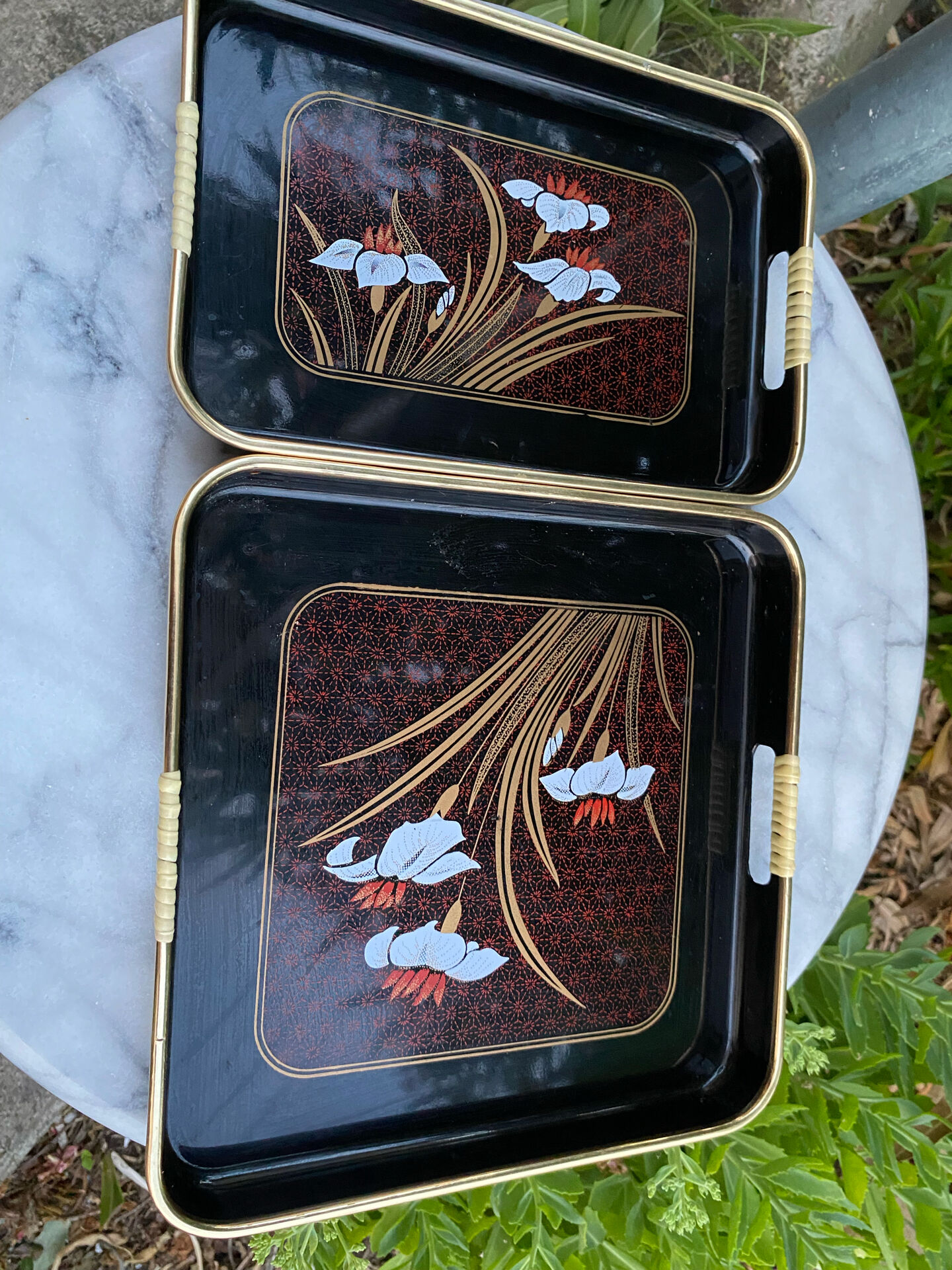 Vintage lacquered nesting tables duo – Floral decor and scoop handles.