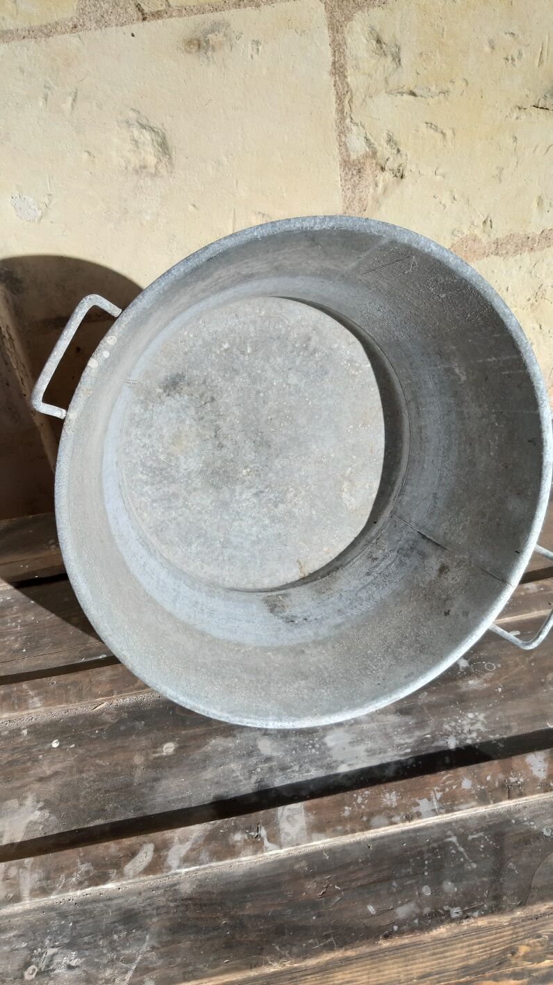 Vintage zinc basin