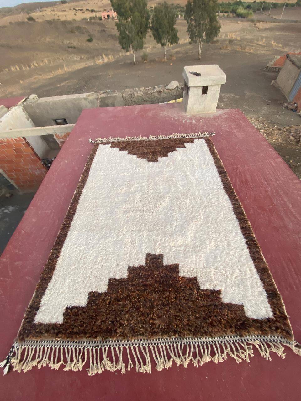 Beni Ouarain rug 300x200 cm – Thick wool with tribal patterns