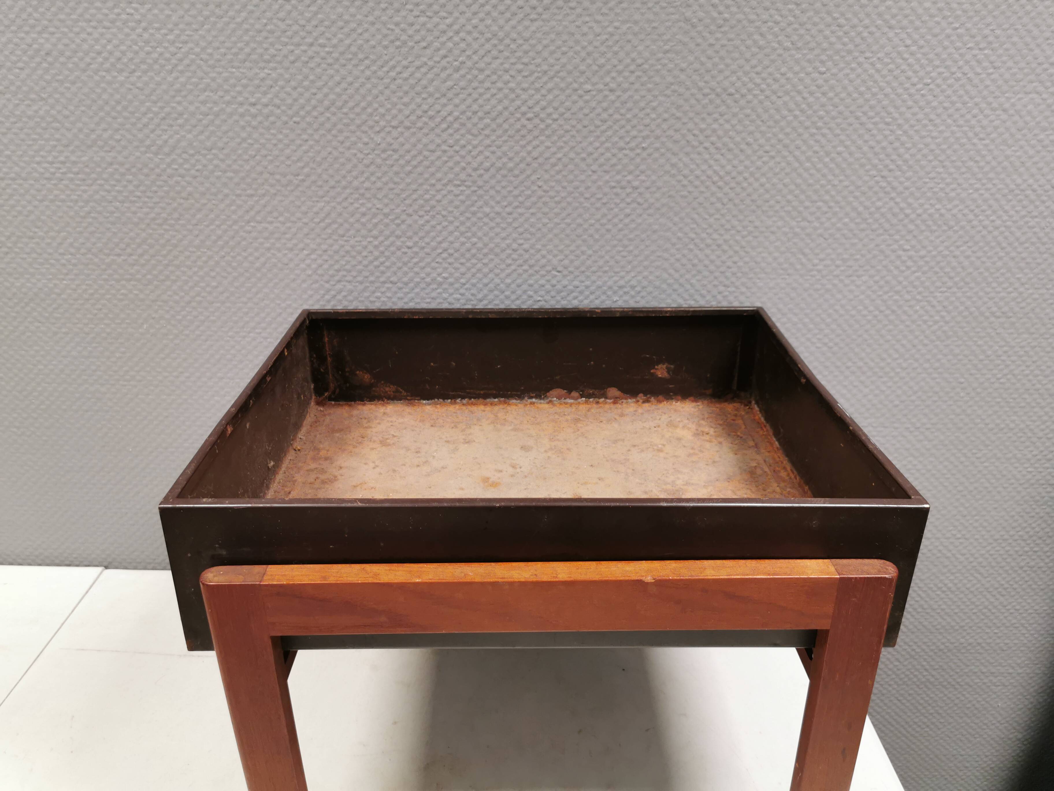 Danish-designed plant box in teak wood 1960s. With a recessed box (insert).