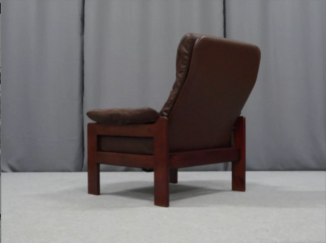 Pair of armchairs and ottoman in leather, 1970