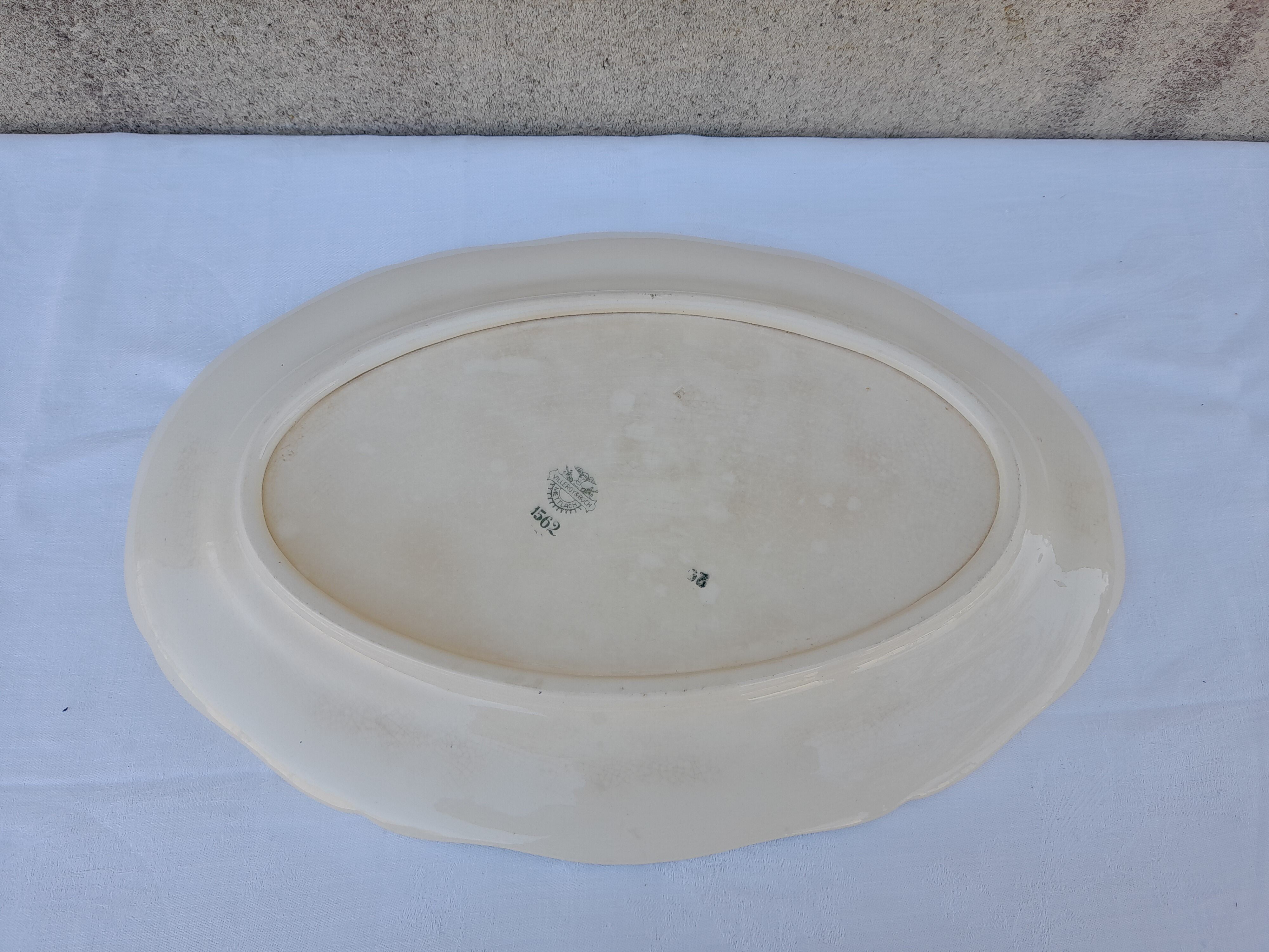 Oval plate in Villeroy & Boch earthenware model 1562 L 45.5 cm