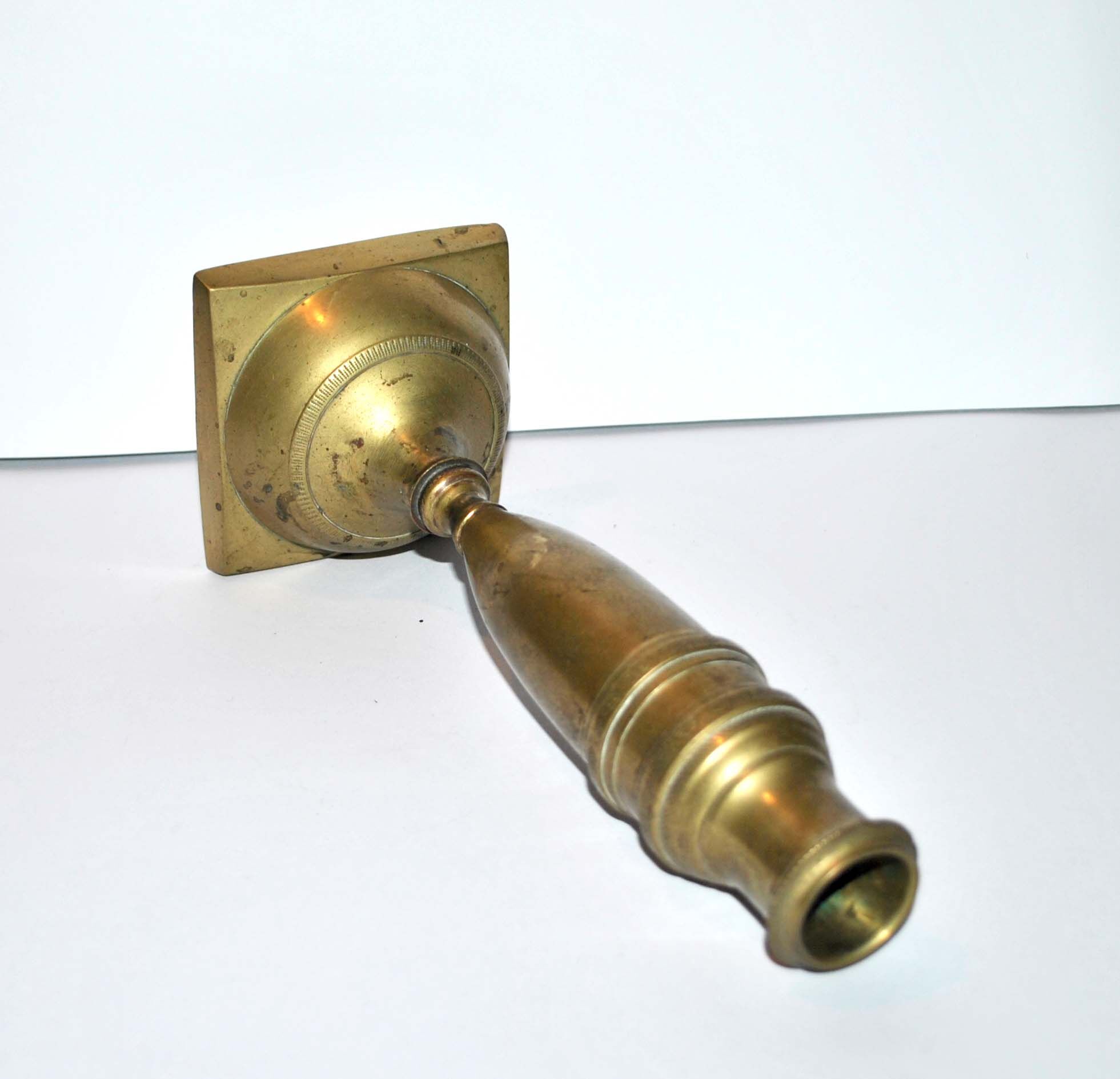 Old candlestick candlestick in engraved brass - shell shape 23 cm Ht