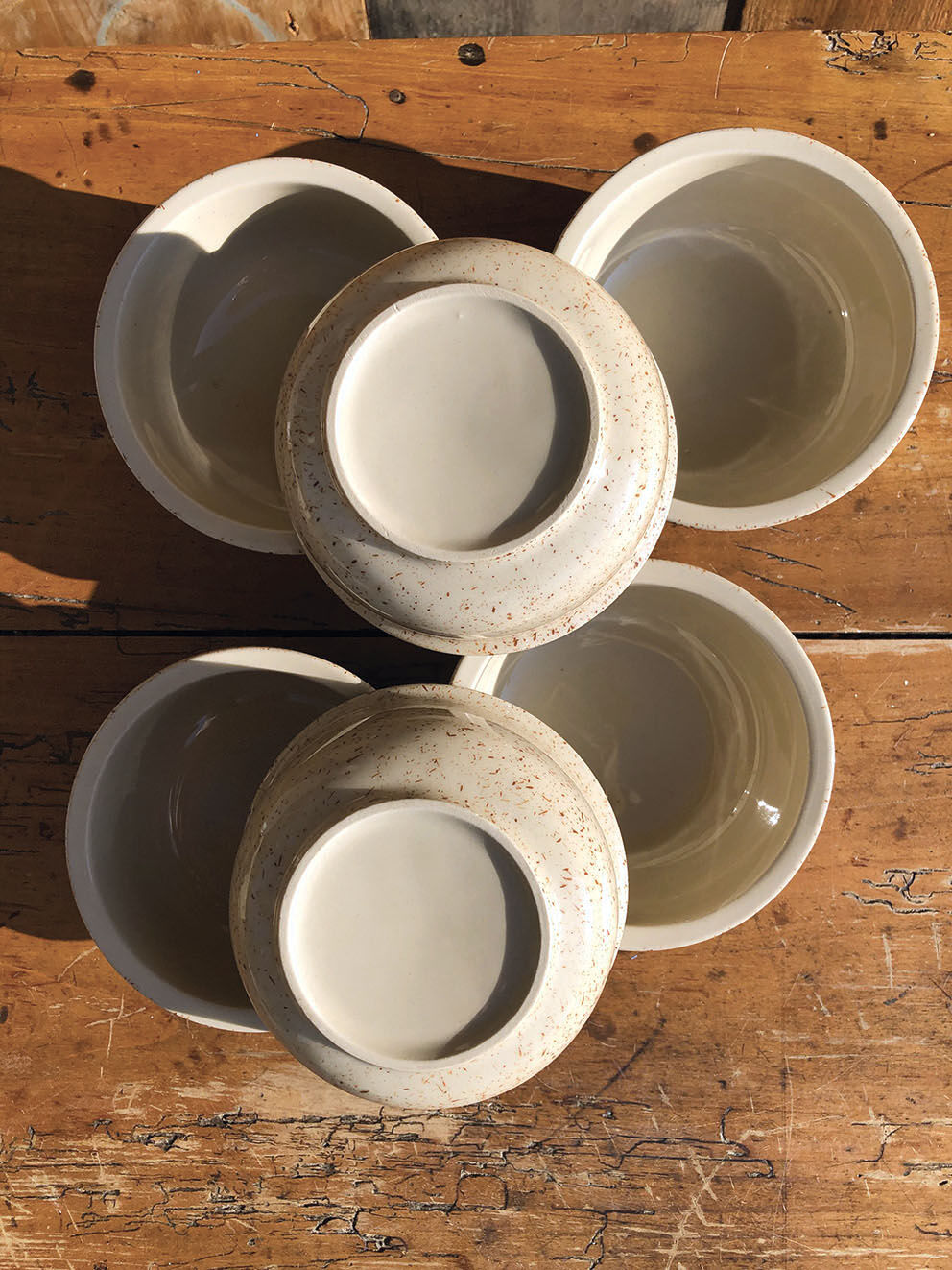 Lot. 6 ceramic cups / ramekins