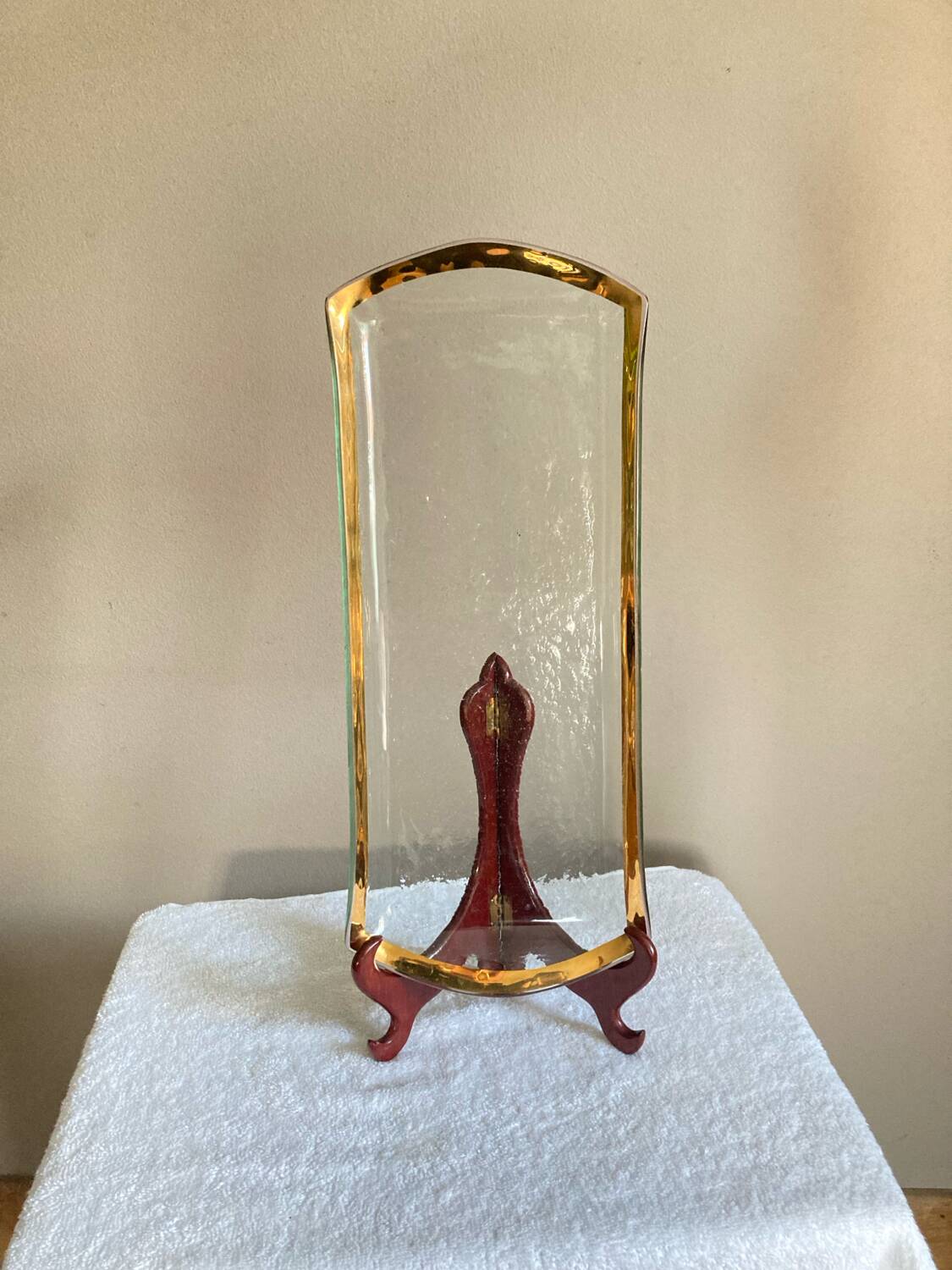 Glass dish signed Annie Glass 37/310 made in the USA 24k gold-plated rim