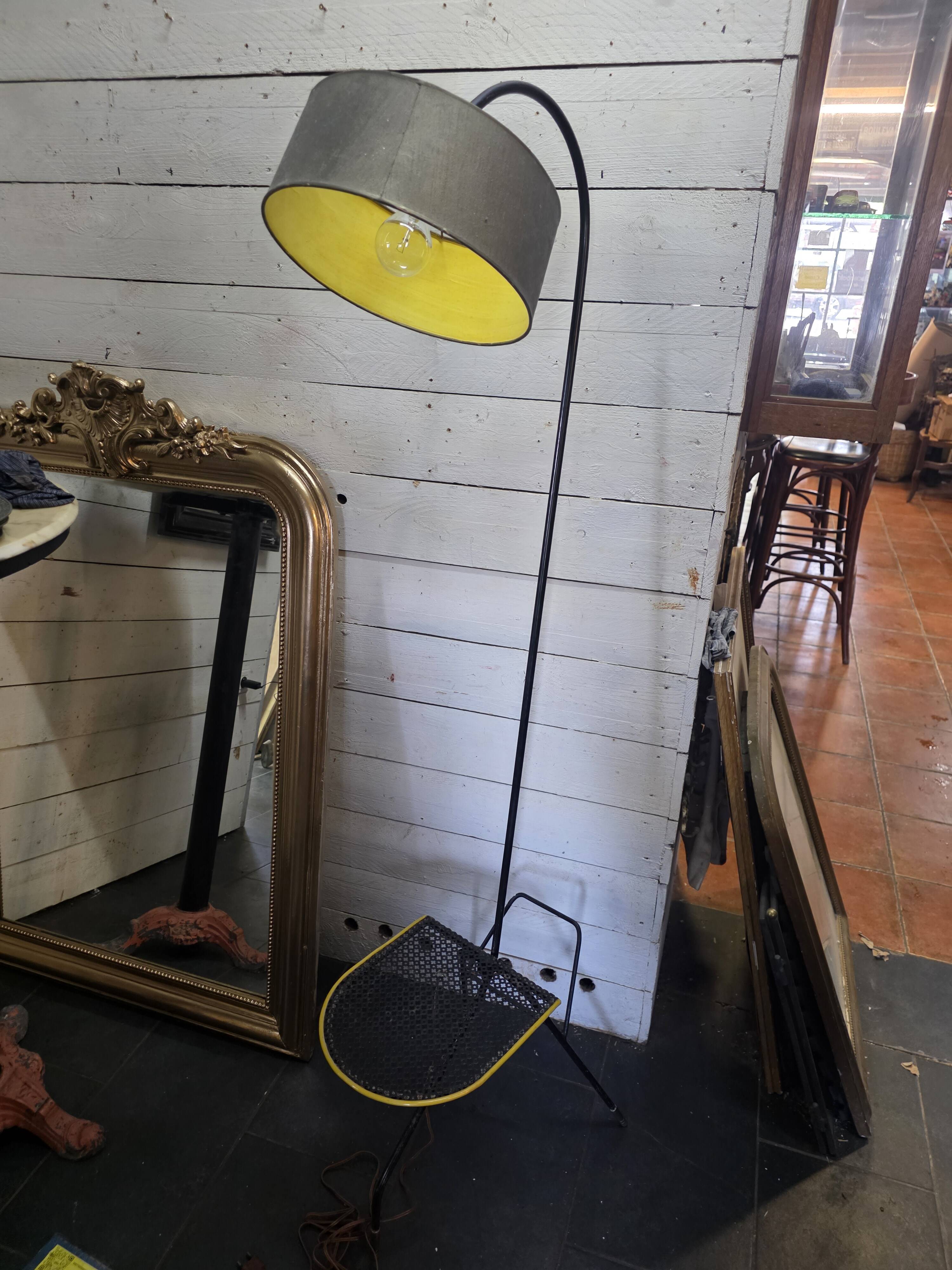 Lampadaire tripode style Matégot années 50