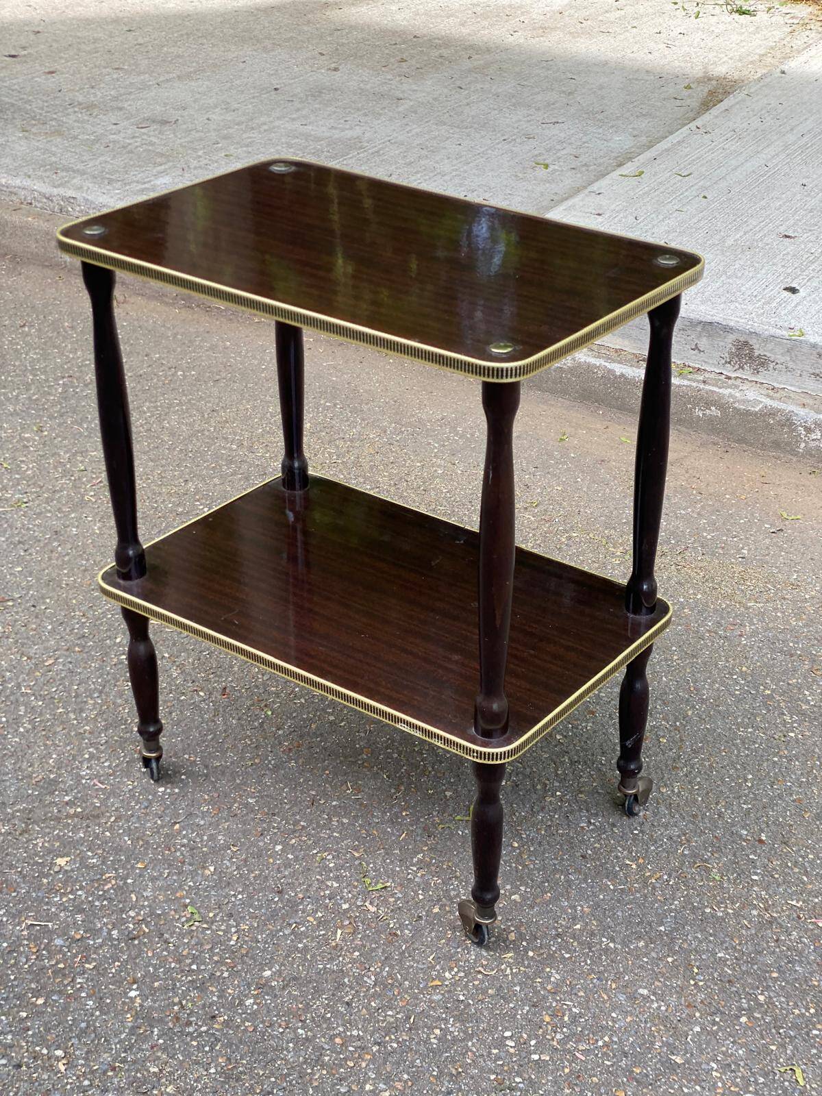 Desserte vintage palissandre double plateau doré sur roulettes 71cm