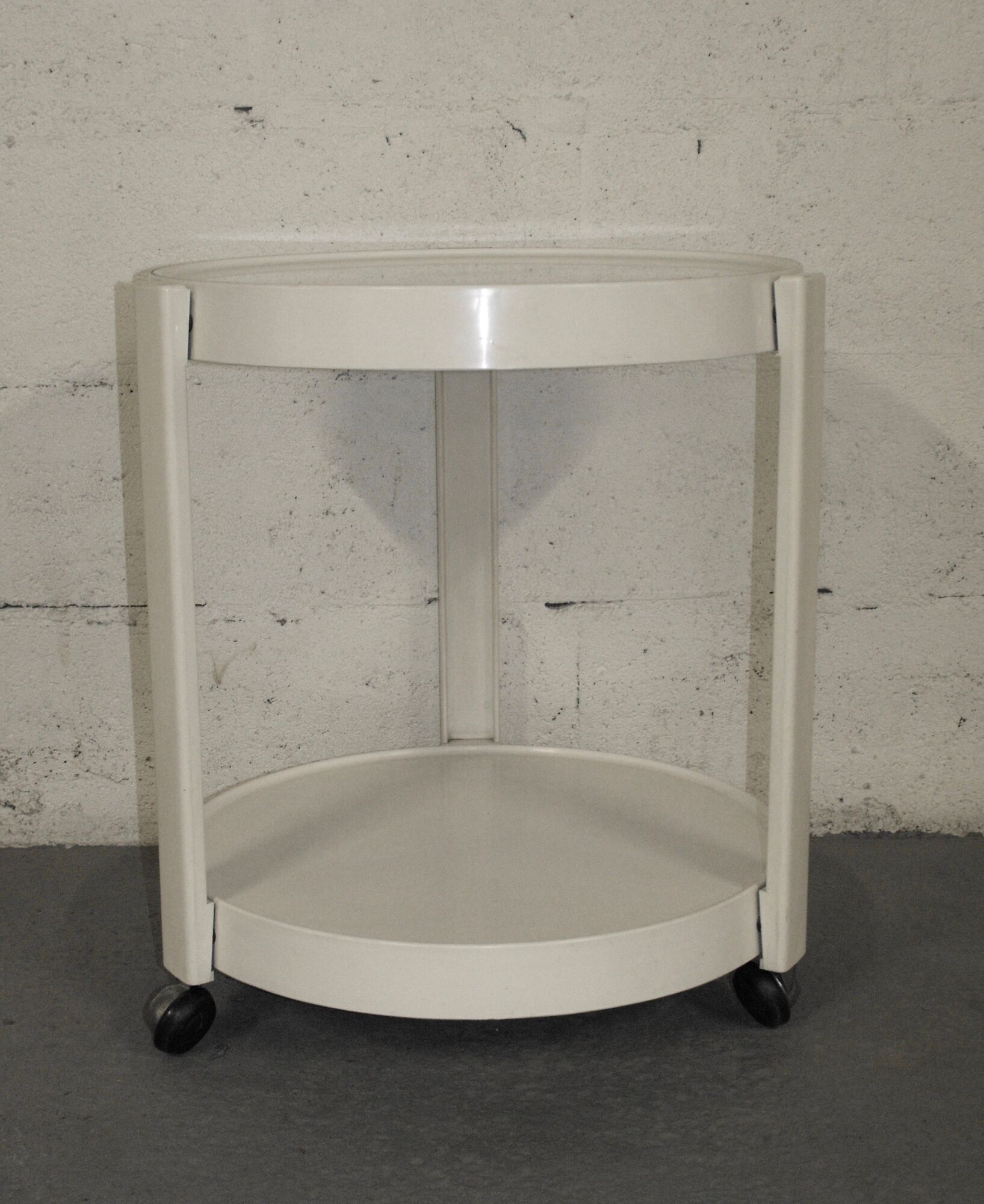 Rolling serving table 60