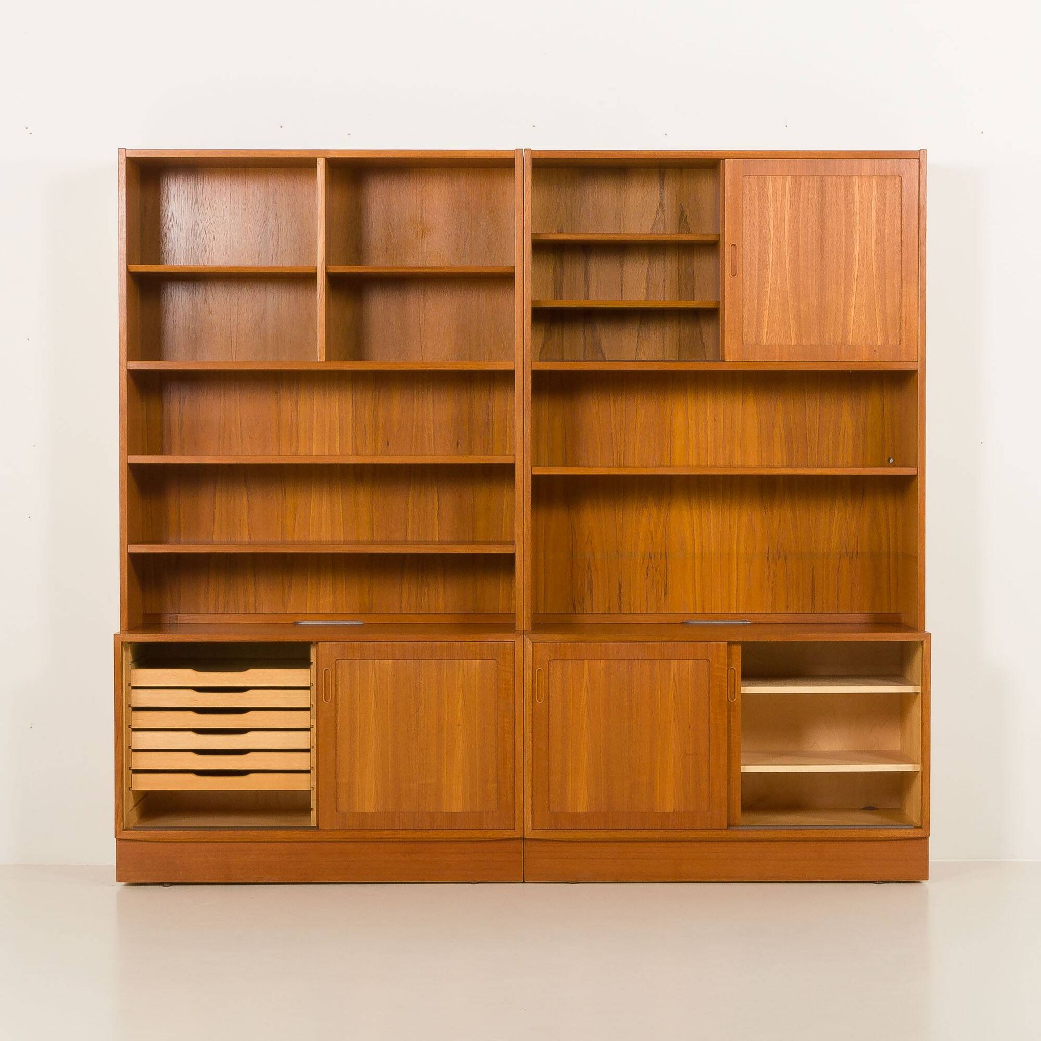 Danish mid century modular bookcase in teak by Poul Hundevad Denmark  1970