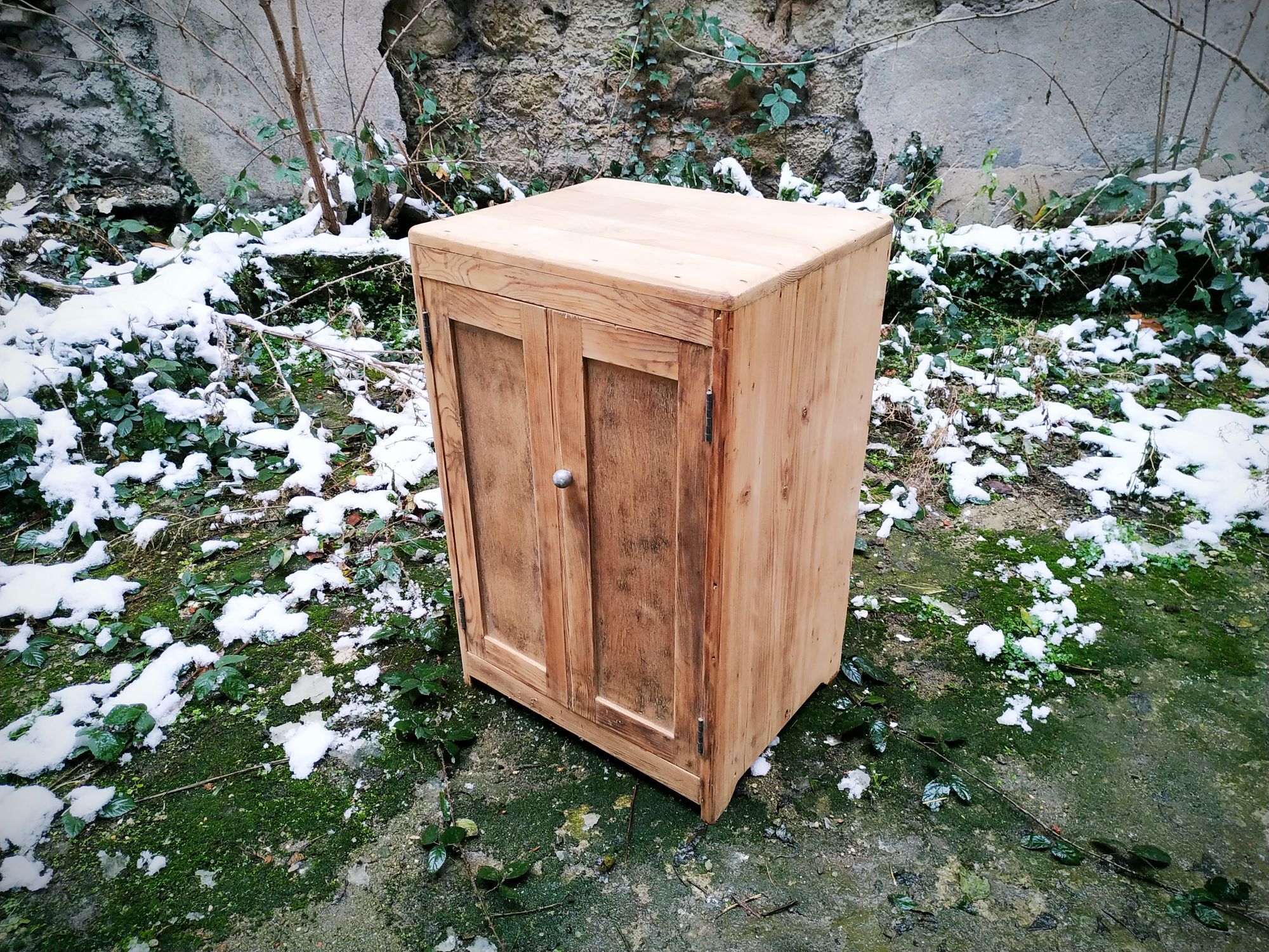 Old fir closet