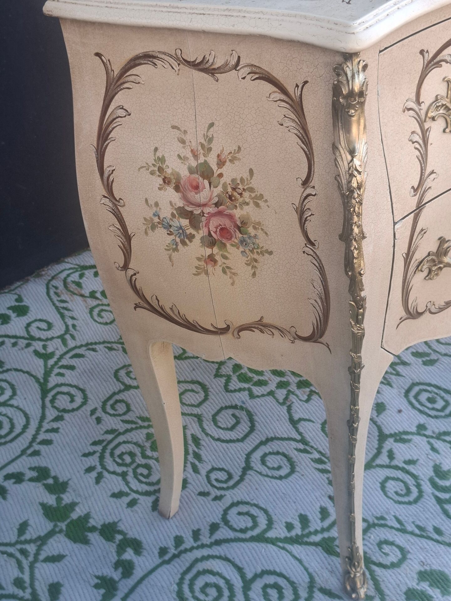 Venetian commode