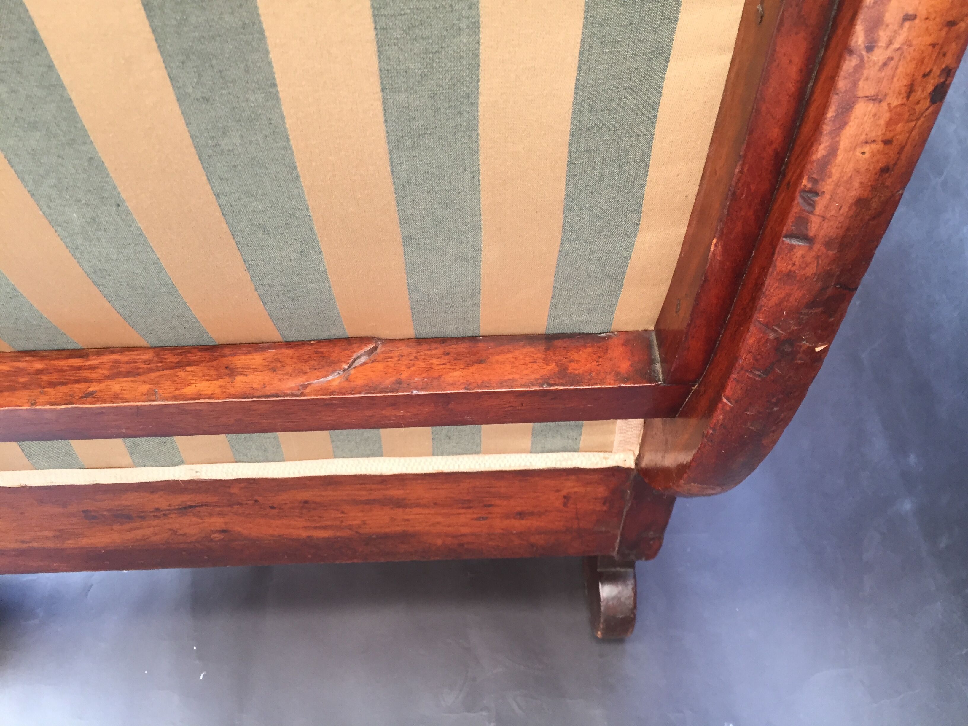 Walnut recamier bench Napoleon III daybed mid-nineteenth century