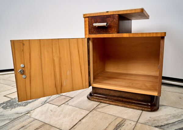 Ensemble de deux tables de nuit Art Déco, par Jindřich Halabala, années 1940, Tchécoslovaquie.