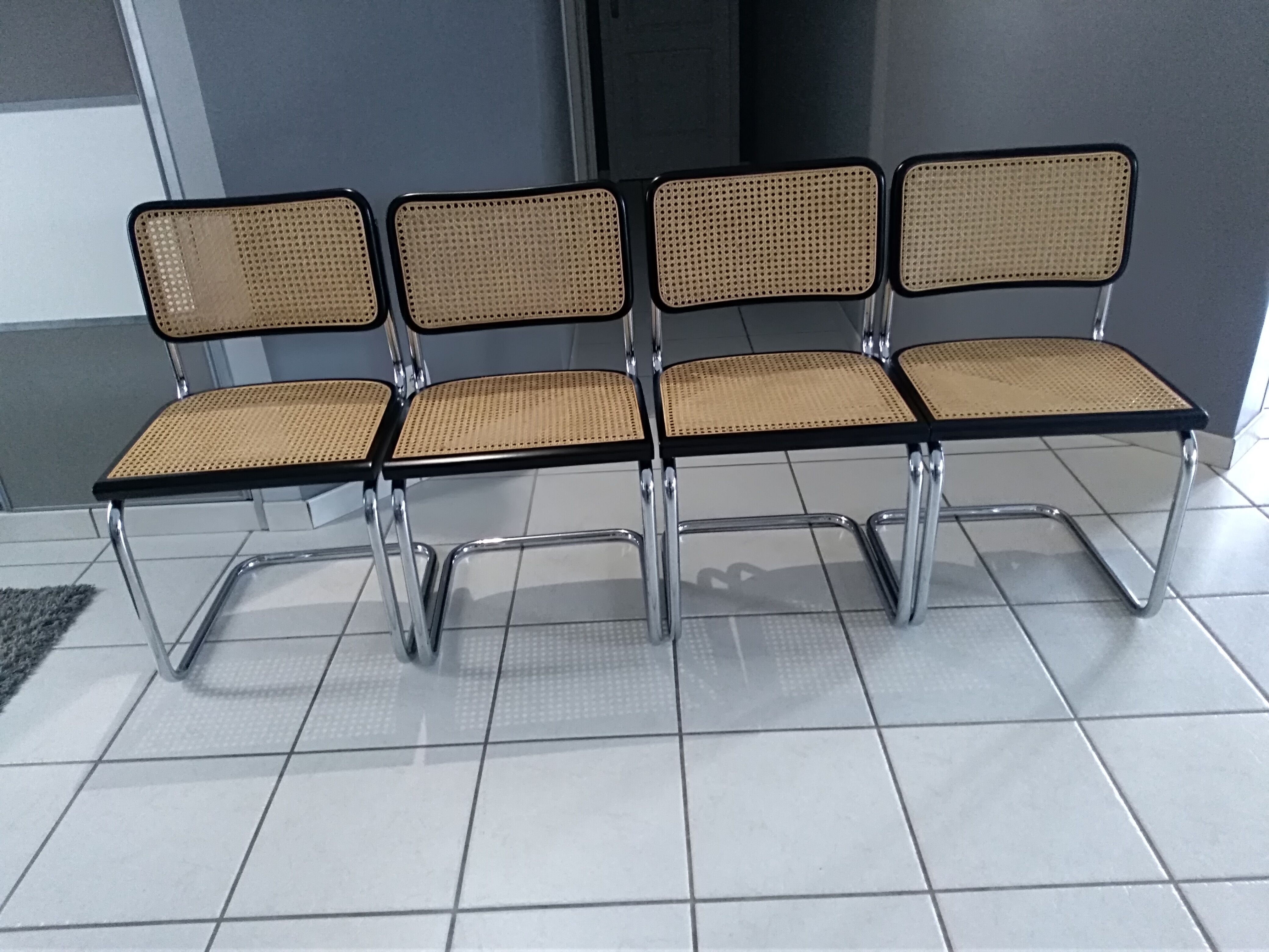 Suite de 4 chaises Cesca B32 par Marcel Breuer 1986