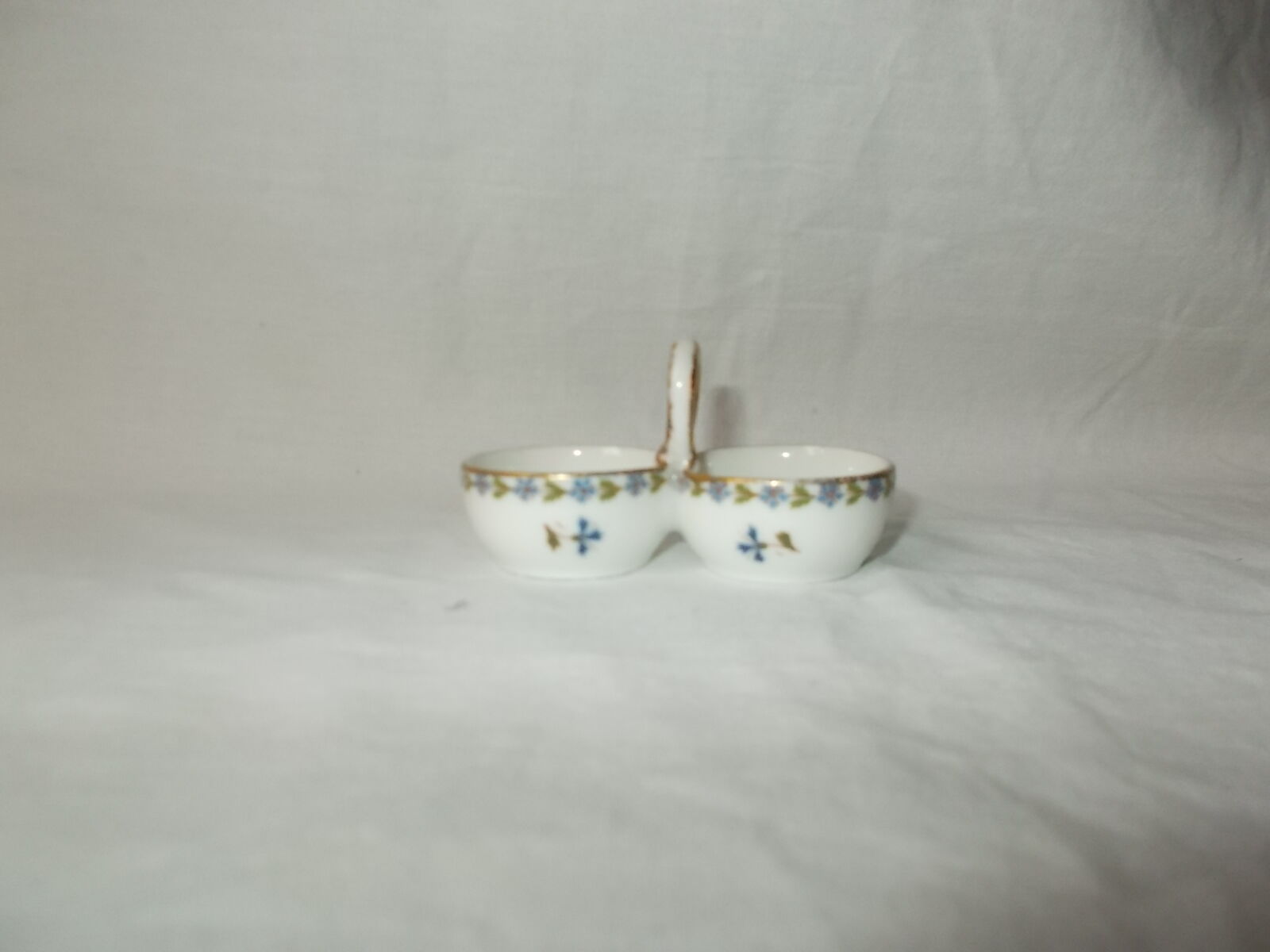 Porcelain pepper shaker