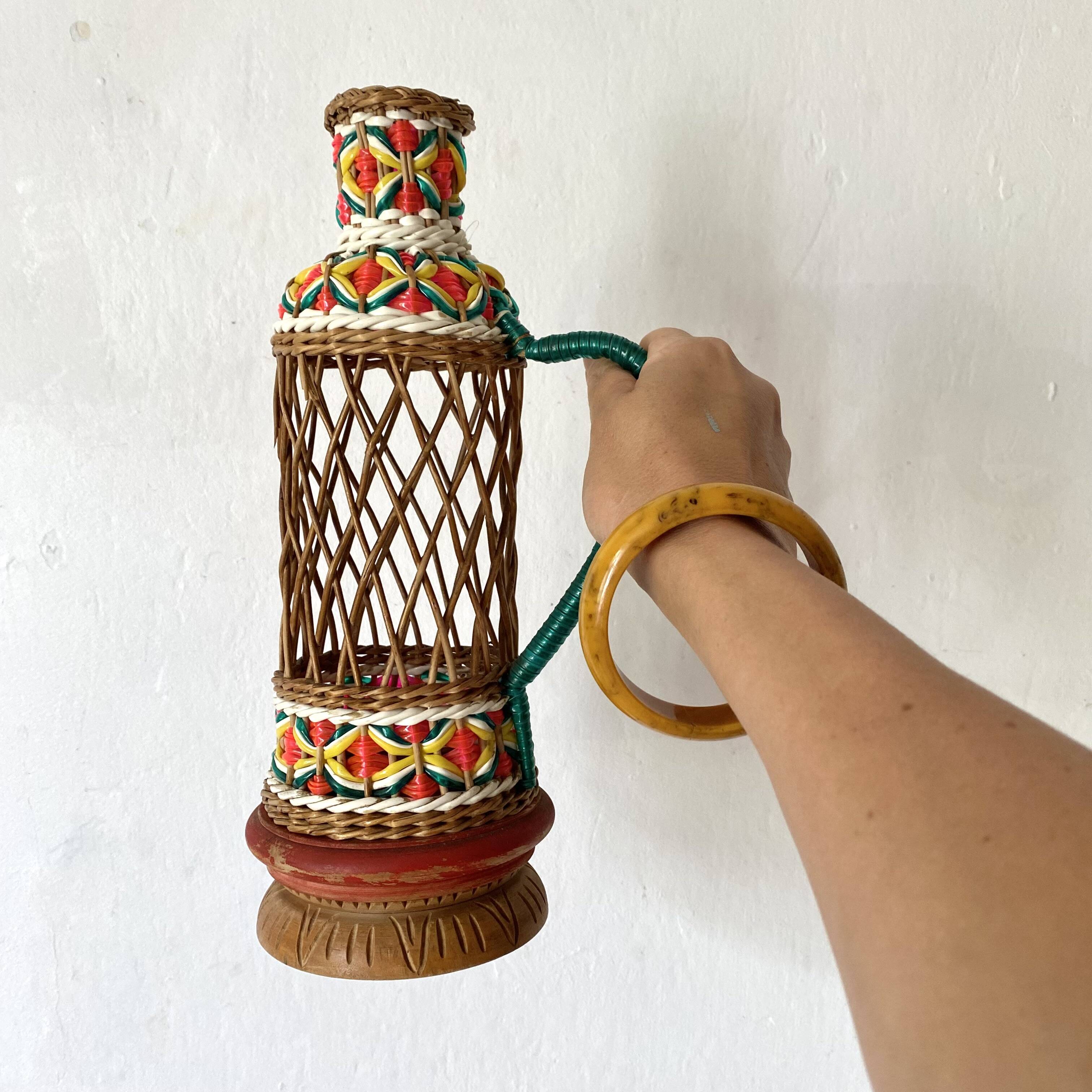 Carafe vintage en osier et scoubidou