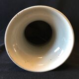 Vase balustre en porcelaine blanc bleu sous couverte céladon XIXe