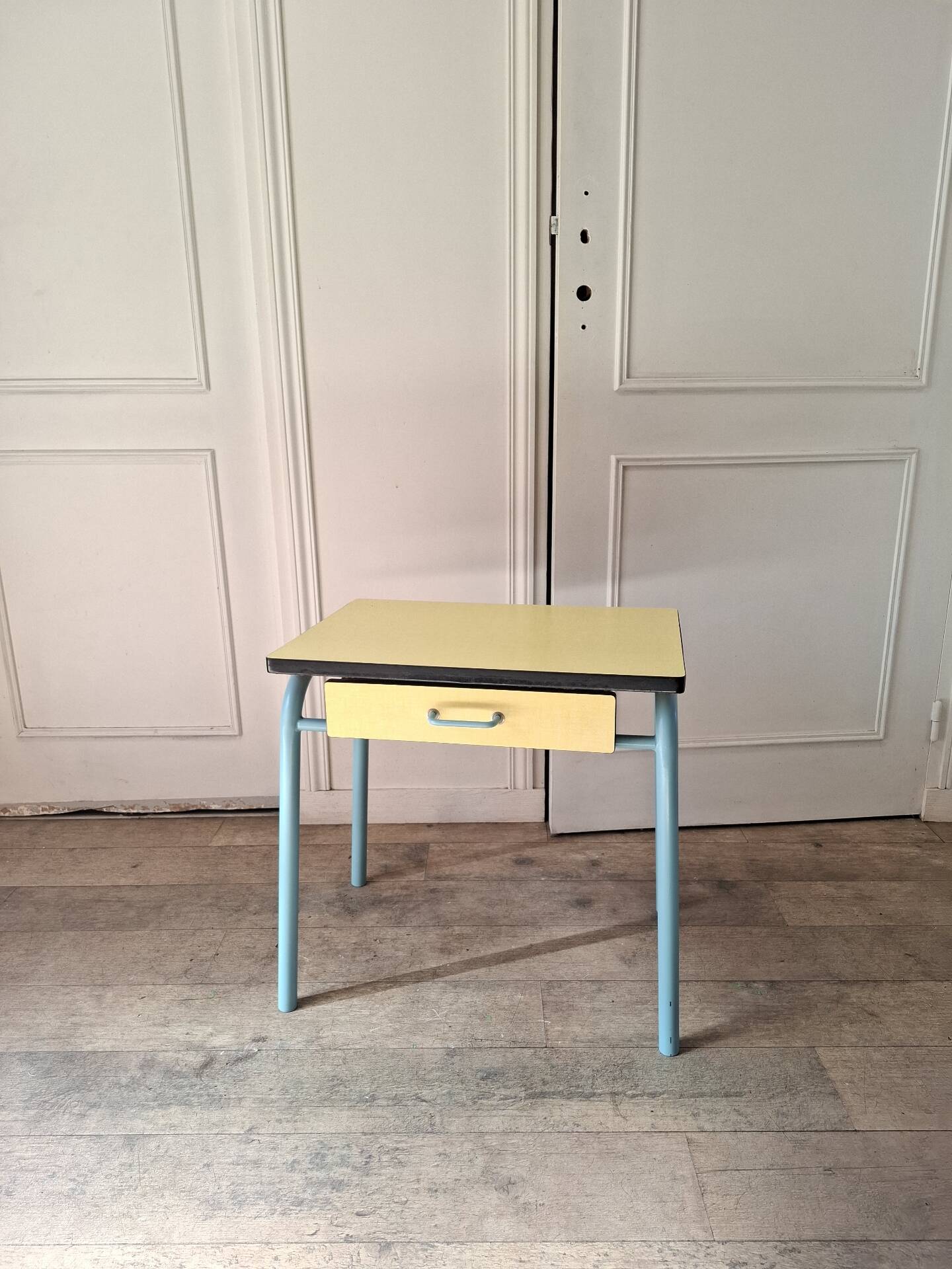 Child's desk