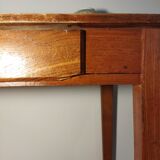 Spindle legs desk