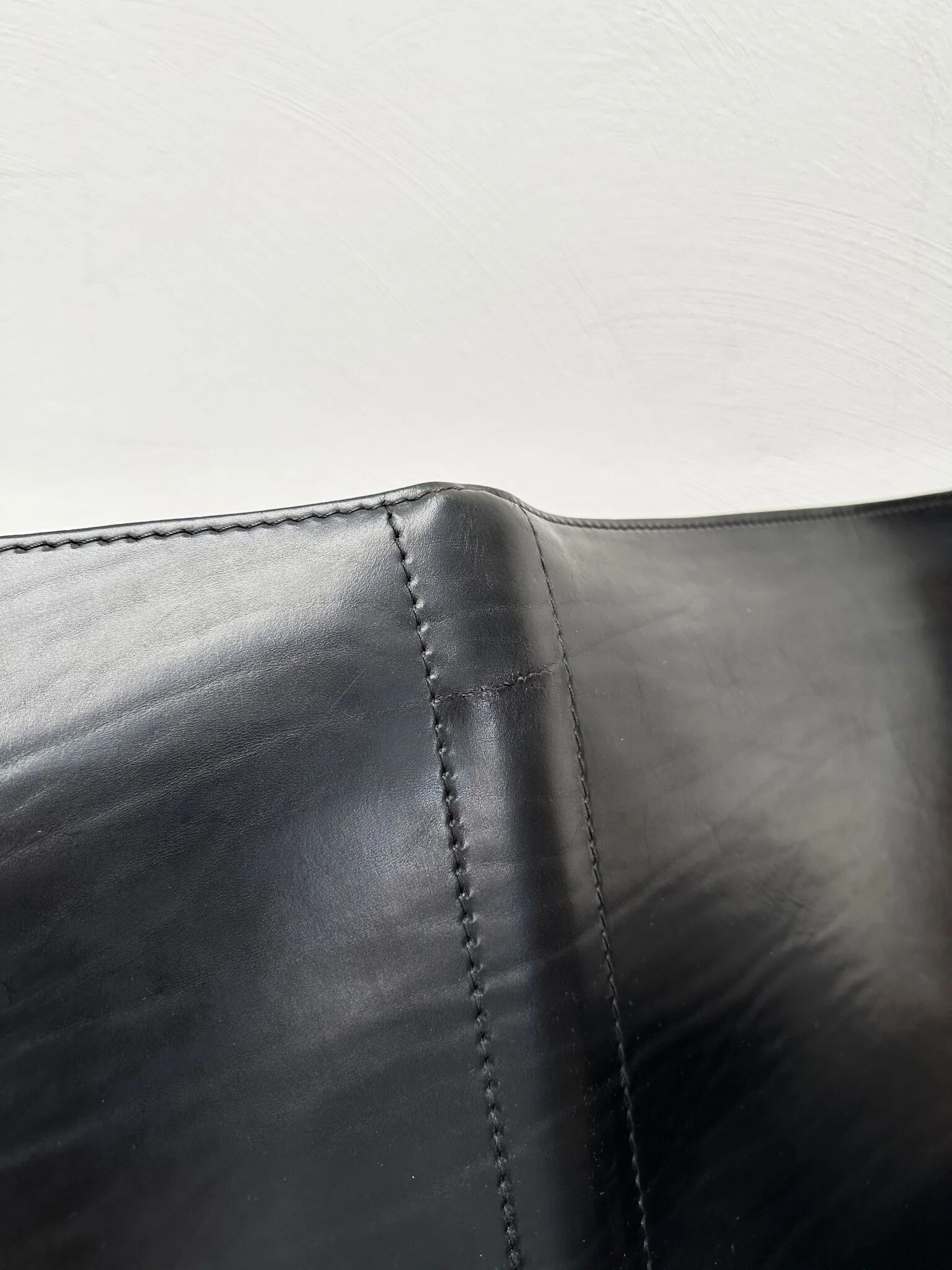 1980s vintage Italian designer ‘CAB 414’ 2-seater leather sofa by Mario Bellini for Cassina in black leather