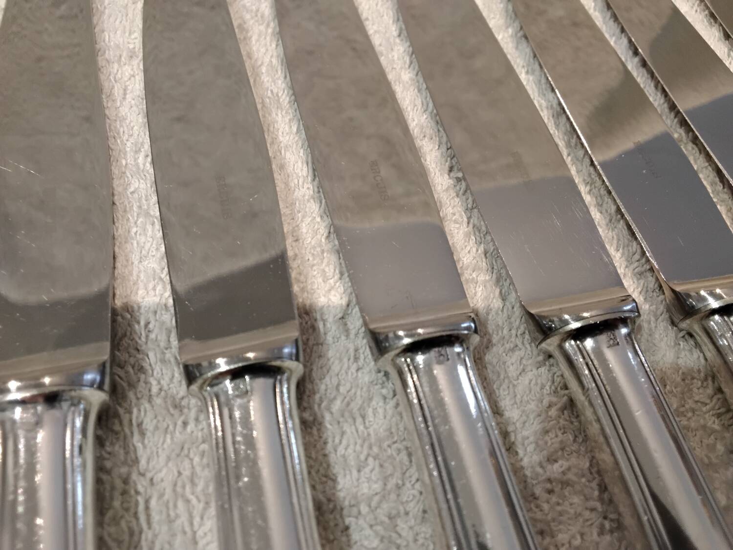 12 dessert knives with silver-plated metal handles, silversmith Ercuis Valencay