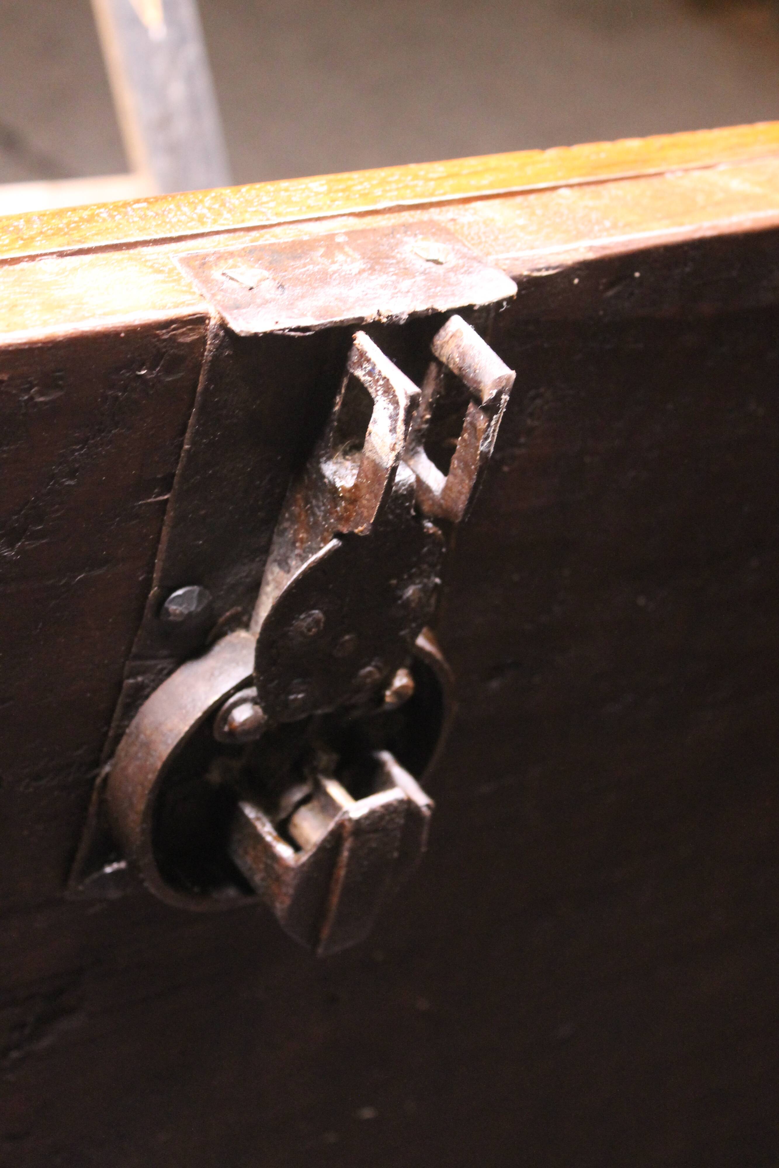 Chest dated 1624 - Haute Savoie