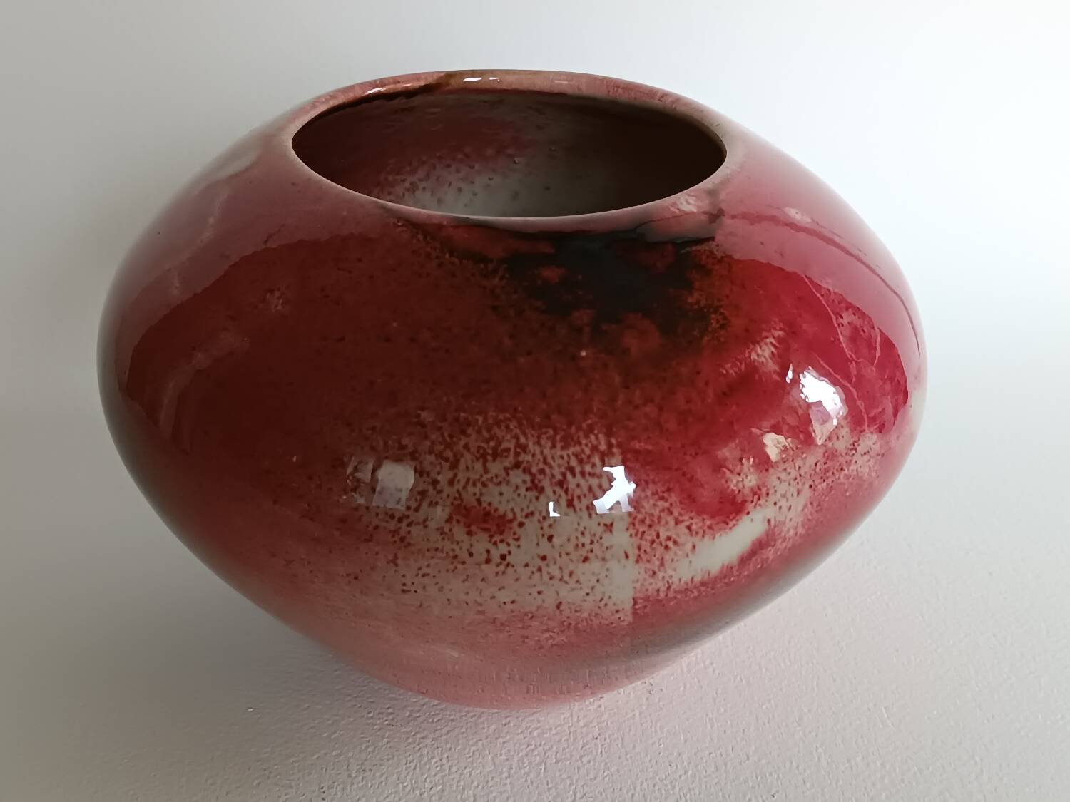 Max Idlas pink ceramic ball vase