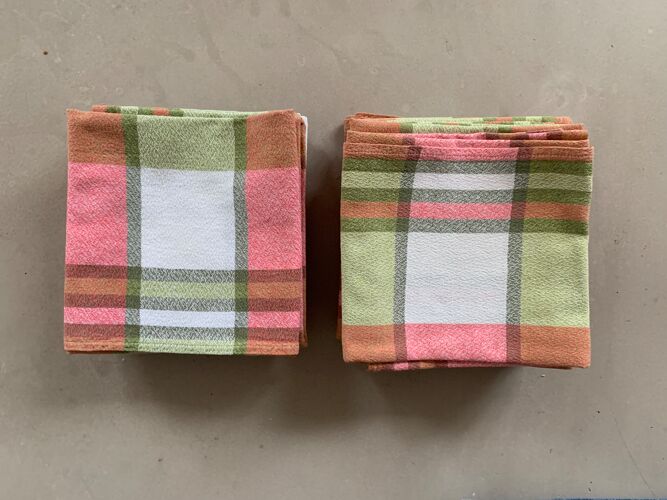 Lot 12 serviettes et nappe ancienne