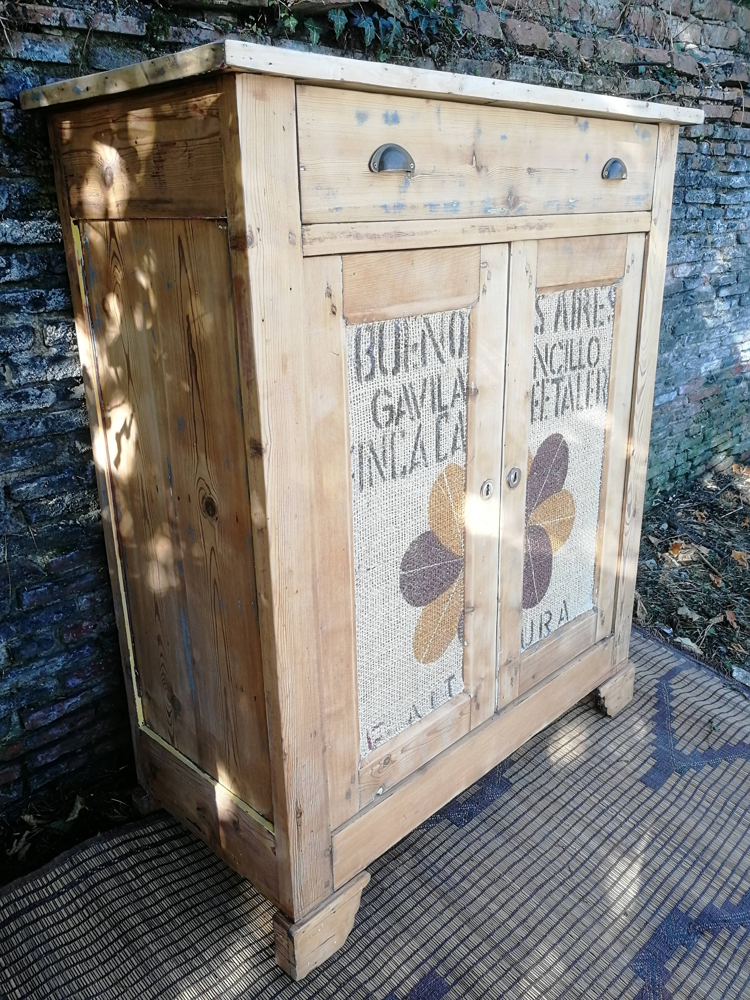 Unique buffet, Gaston, burlap