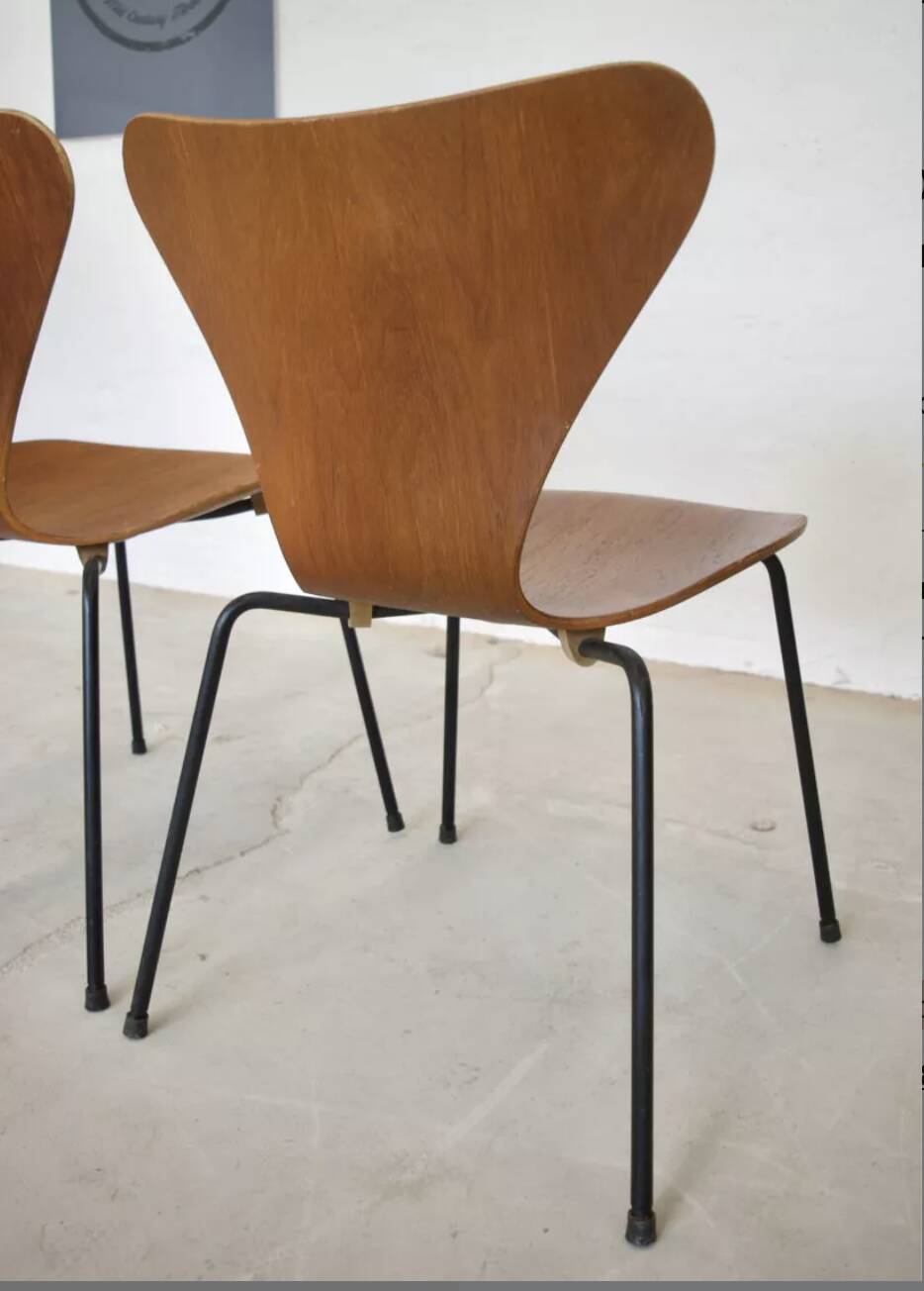 Model 3107 Dining Chairs In Teak By Arne Jacobsen For Fritz Hansen.