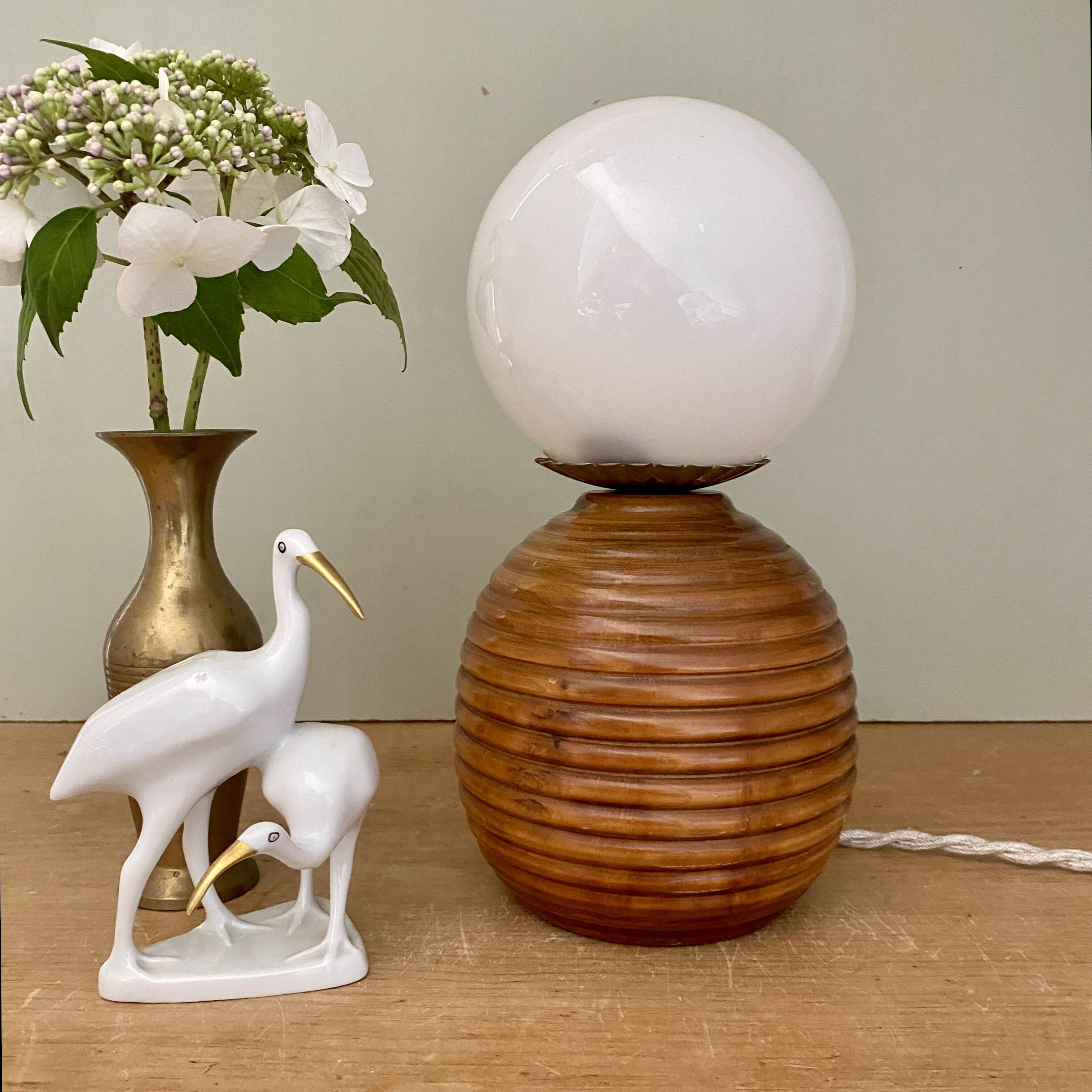 Lampe vintage opaline blanche et bois