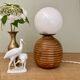 Lampe vintage opaline blanche et bois